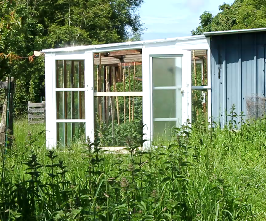 DIY Verandah-style Greenhouse, Sunspace, Draught Lobby, Made From Recuperated Wood and Glass Windows. Serre Véranda. Bricolaje Ecologico - Terraza Invernadero