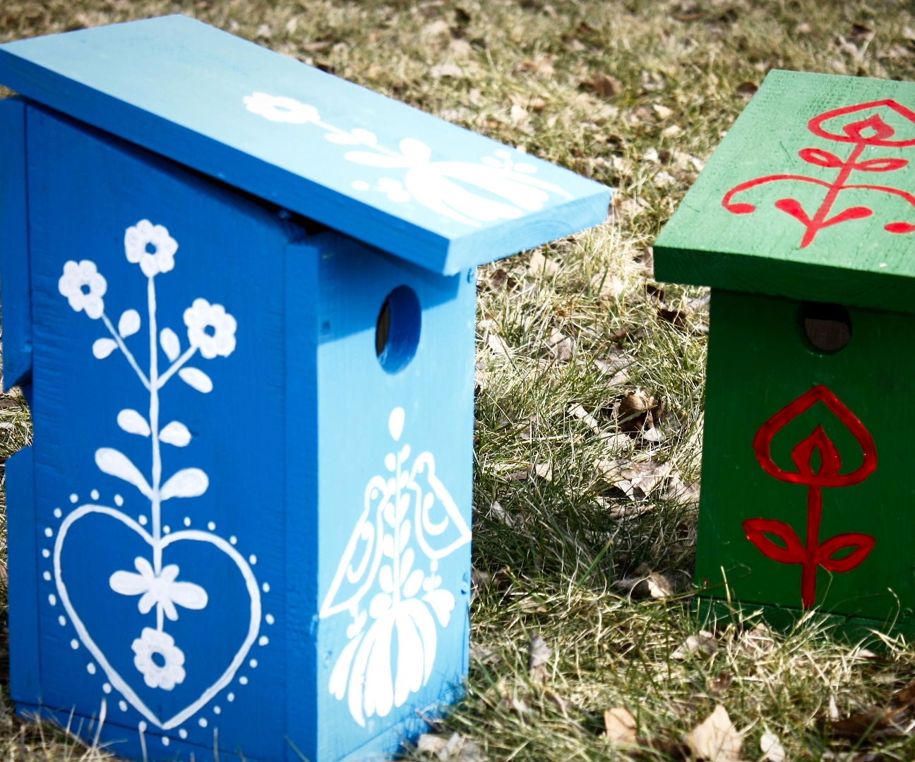 Birdhouses to Help Birds and Decorate Garden