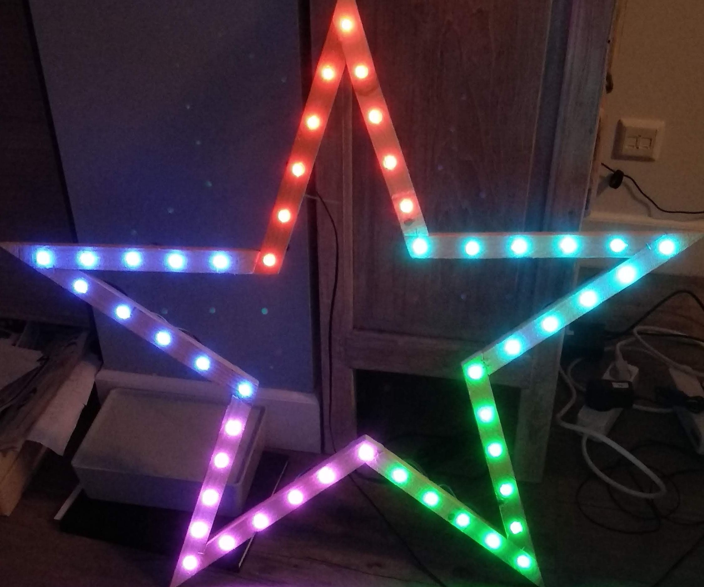 Larger and Improved Christmas Star Neopixel Attiny85