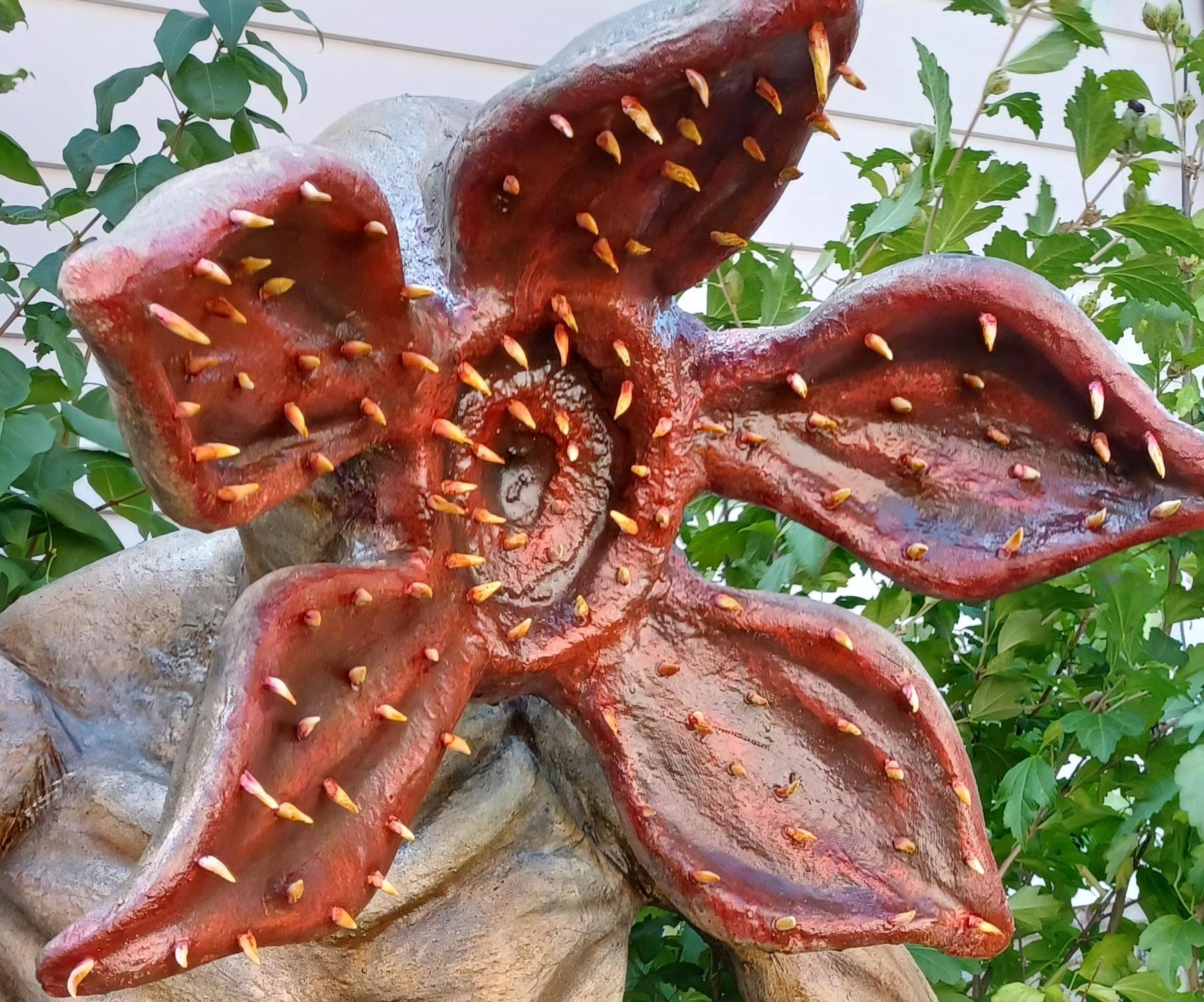 Stranger Things Demogorgon- Life-size Halloween Statue