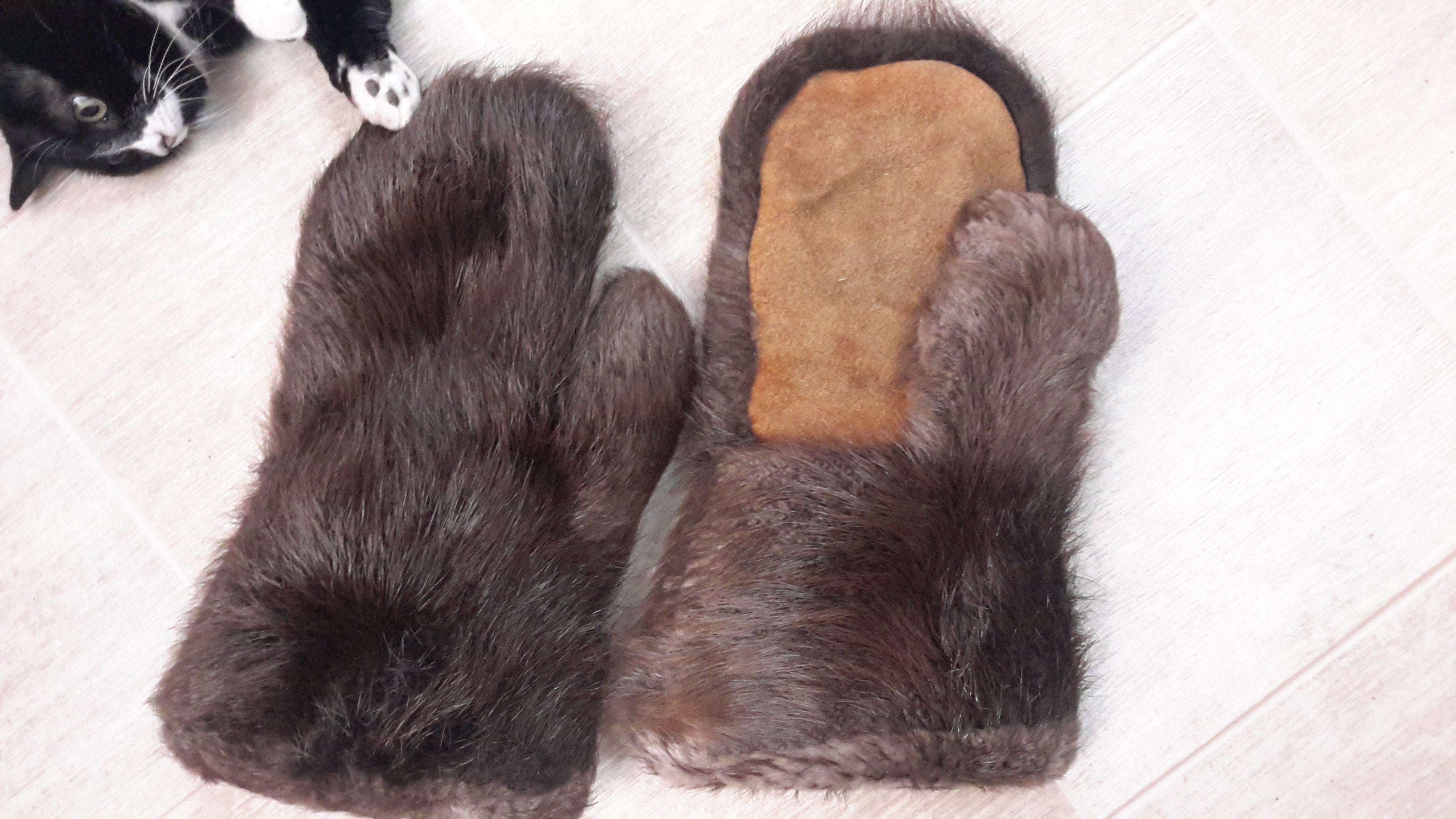 Woodland Cree Gauntlet Mitts