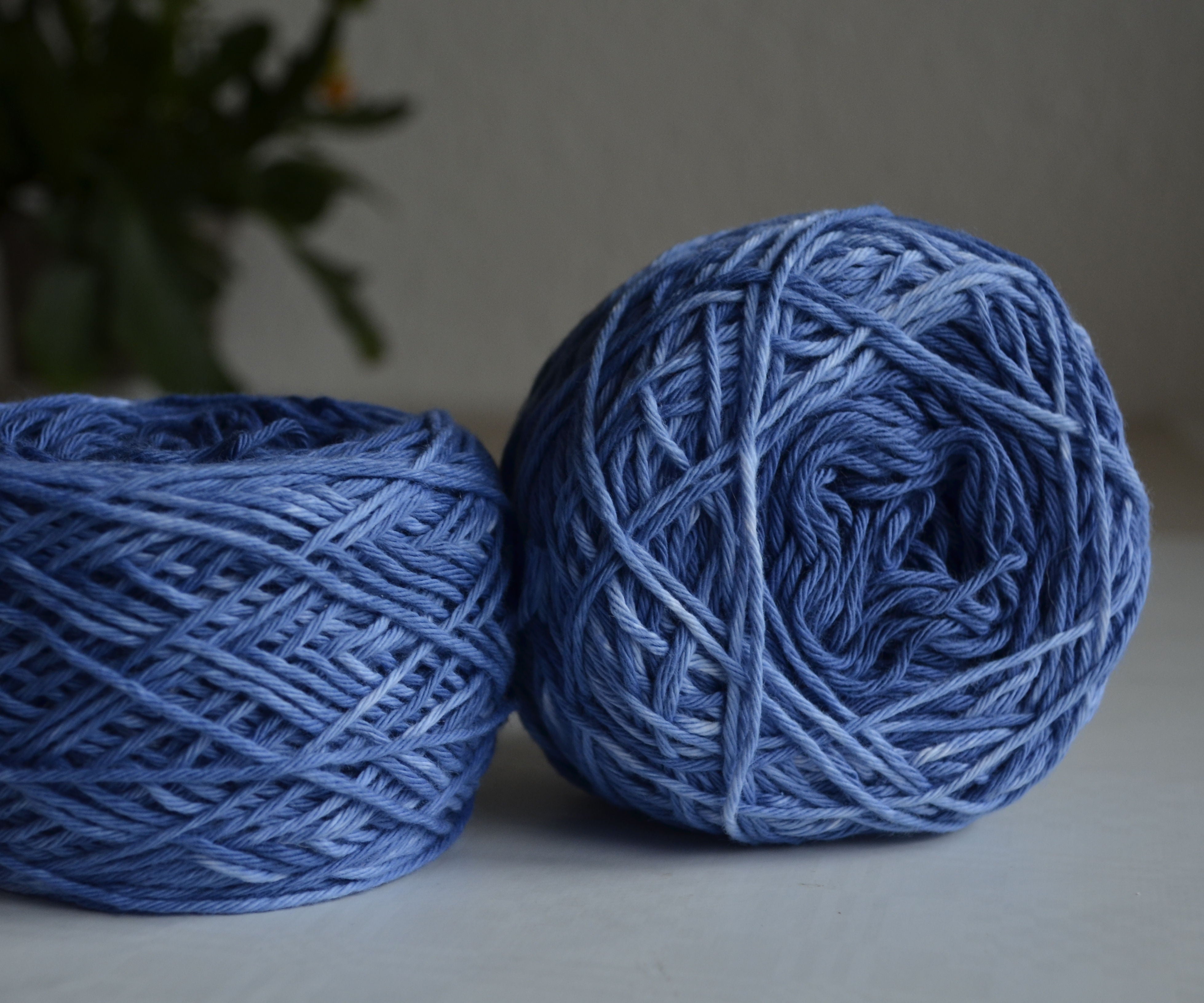 Easily Dye Cotton Yarn in a Speckled Gradient Using Batik Dyes