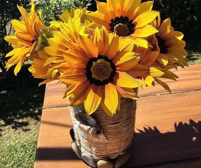 How to Upcycle a Takeaway Coffee Cup Into a Vase