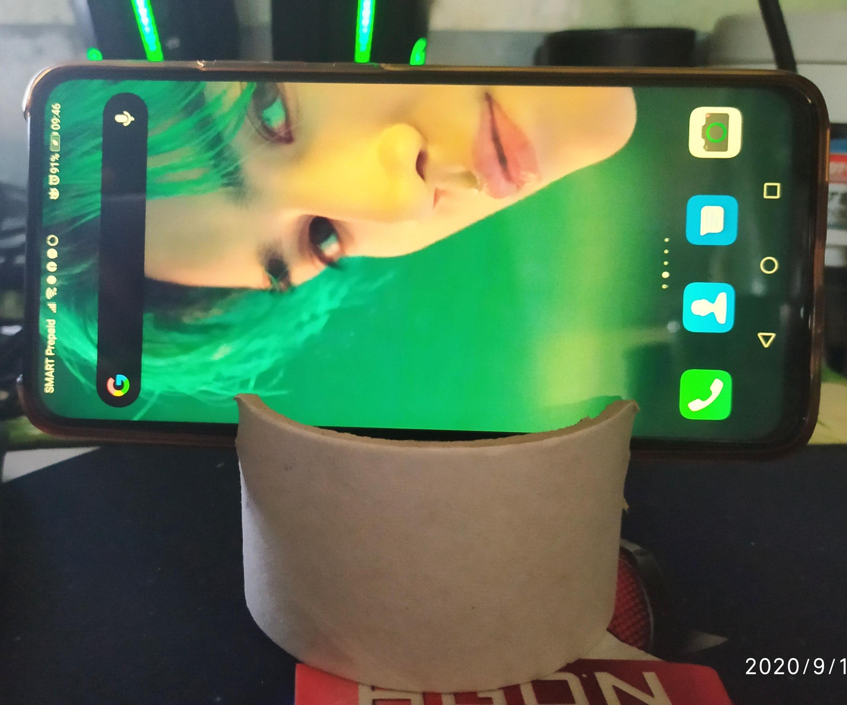 DIY PHONE HOLDER USING USED TAPE ROLLS