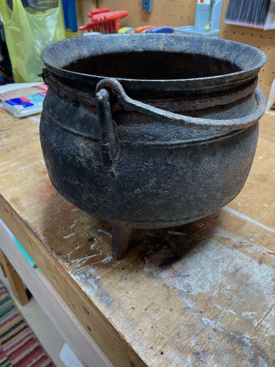 Restore an Antique Cast Iron Cauldron / Family Heirloom