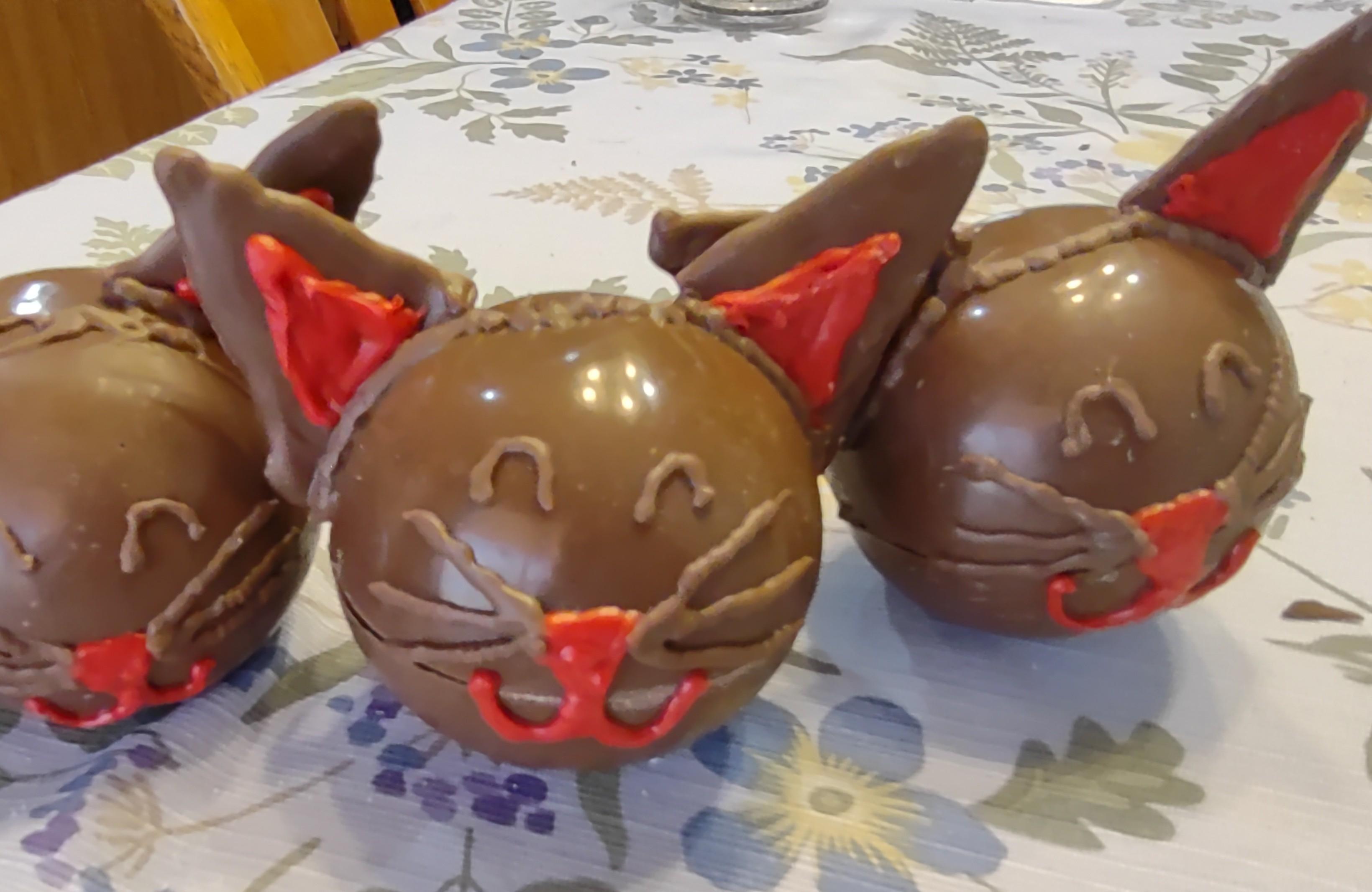 Easy Kitty Cocoa Bombs With Homemade Peppermint Cocoa