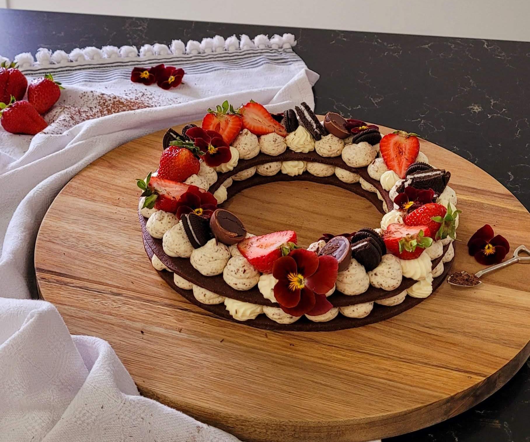 Festive Cookie Wreath - Cookies 'n' Cream Style