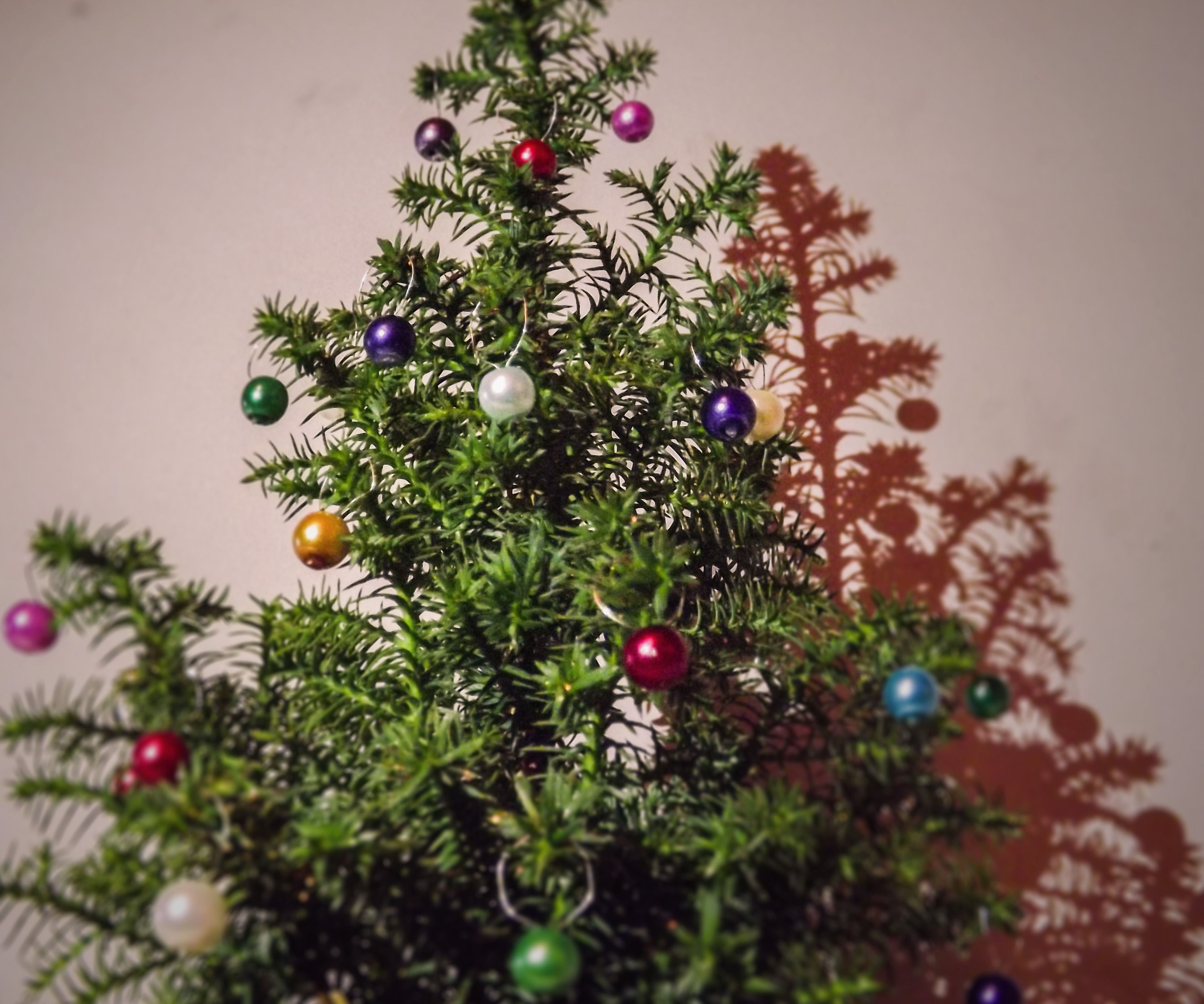 Micro Ball-balls for a Tiny X-mas Tree