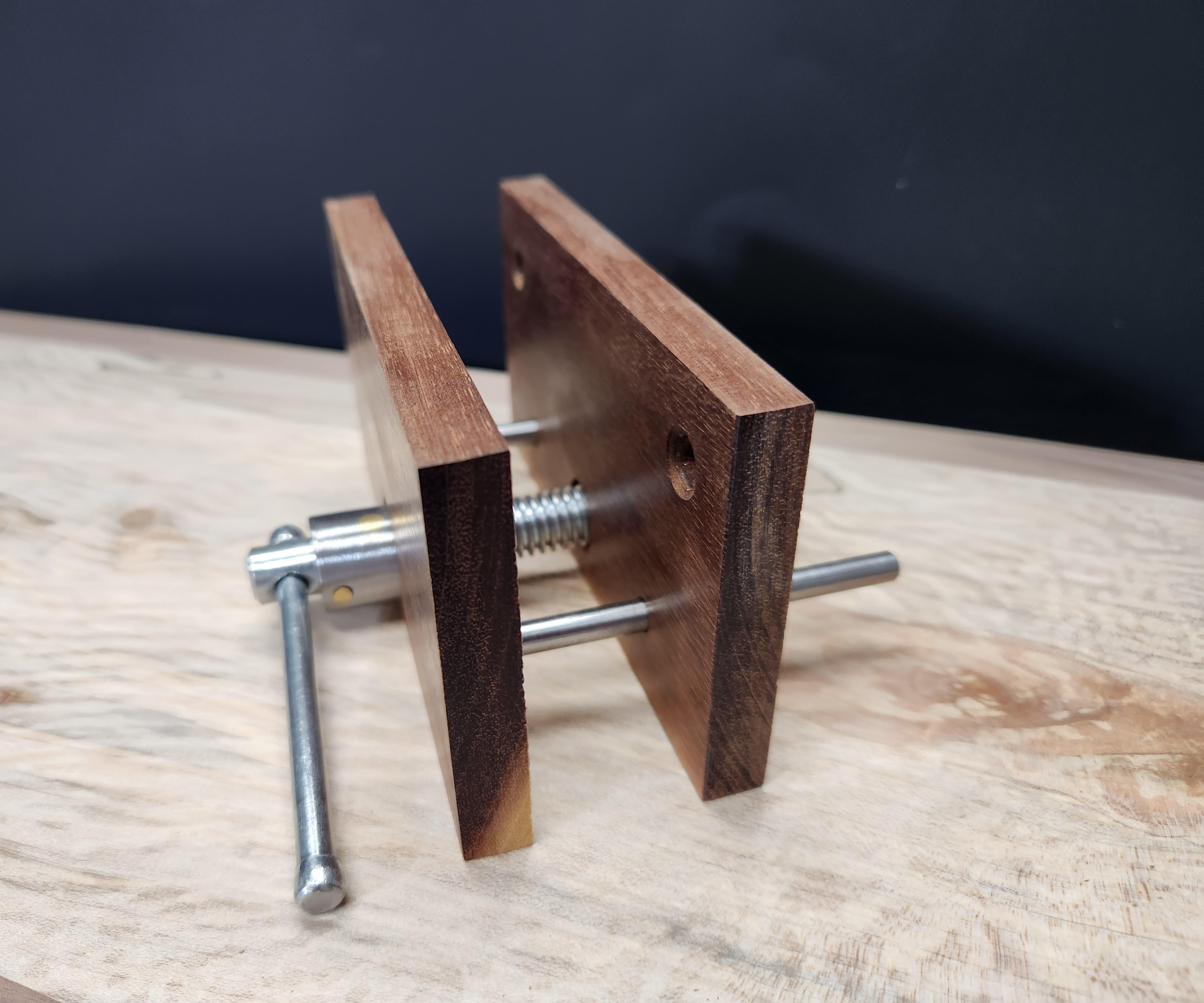 Small Woodworking Vice for My Mini Tabletop Workbench