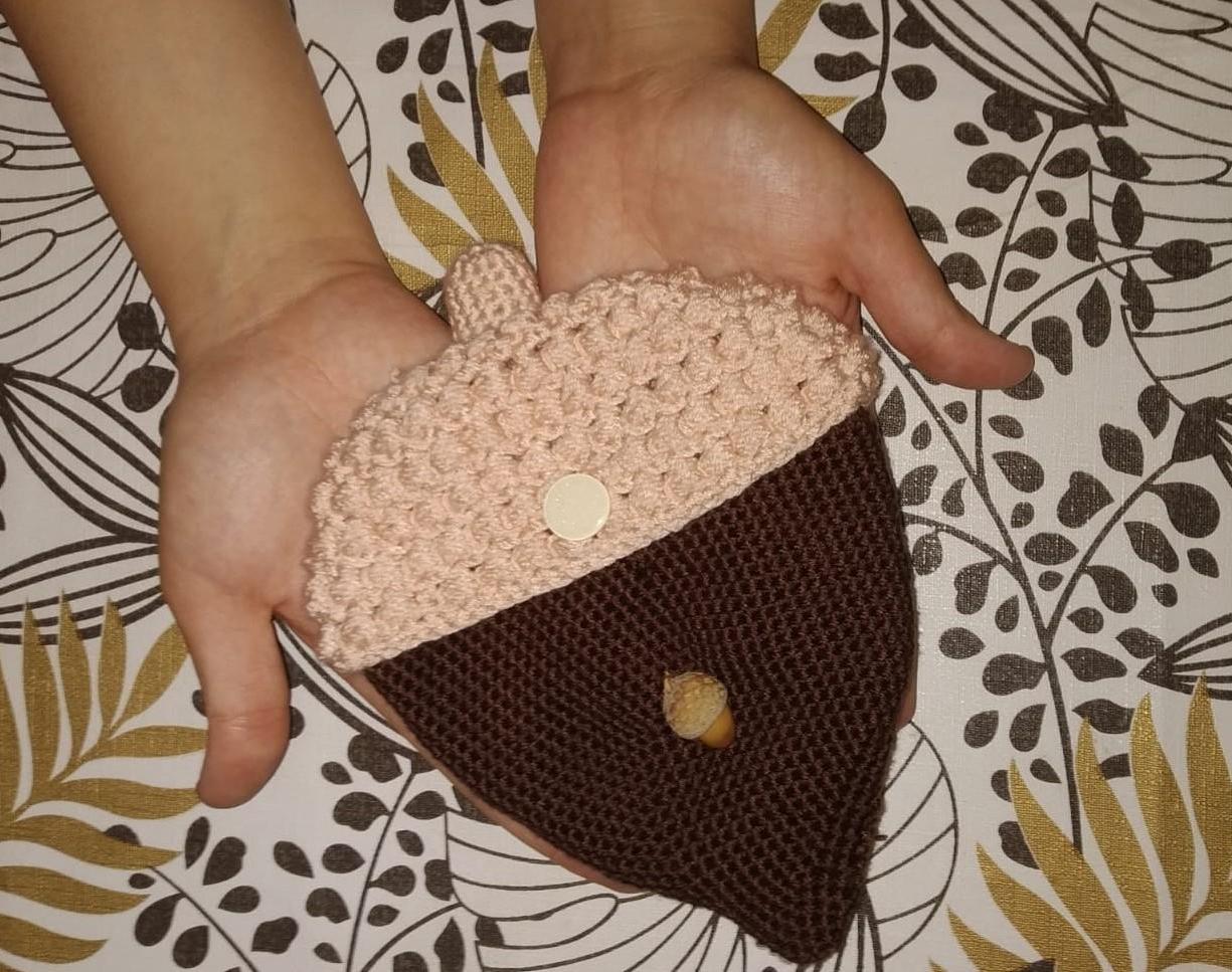 How to Crochet an Acorn Purse
