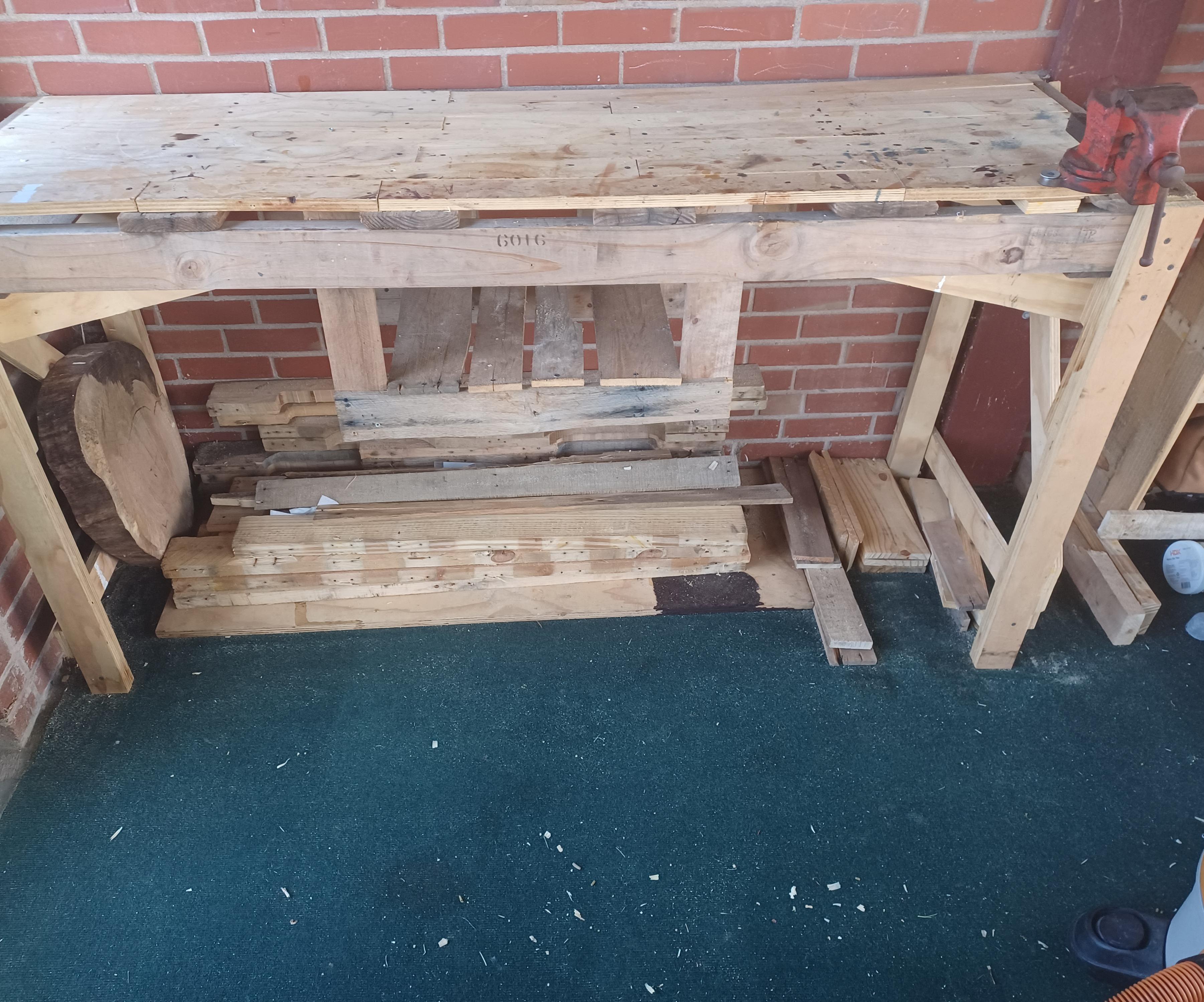 DIY Workbench From Scraps and Pallets