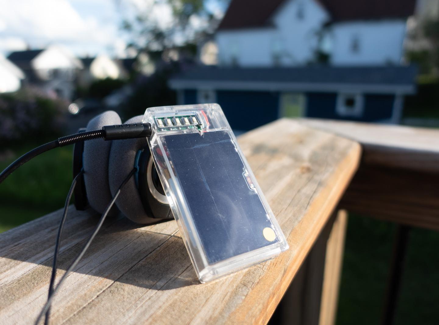 DIY Solar Powered Pocket Radio