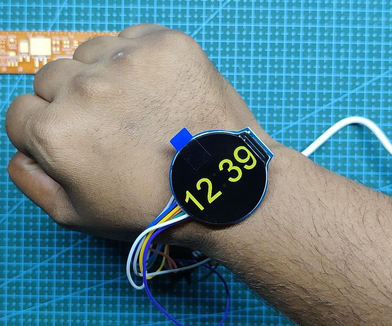 ESP32 and Round OLED Smart Watch Concept