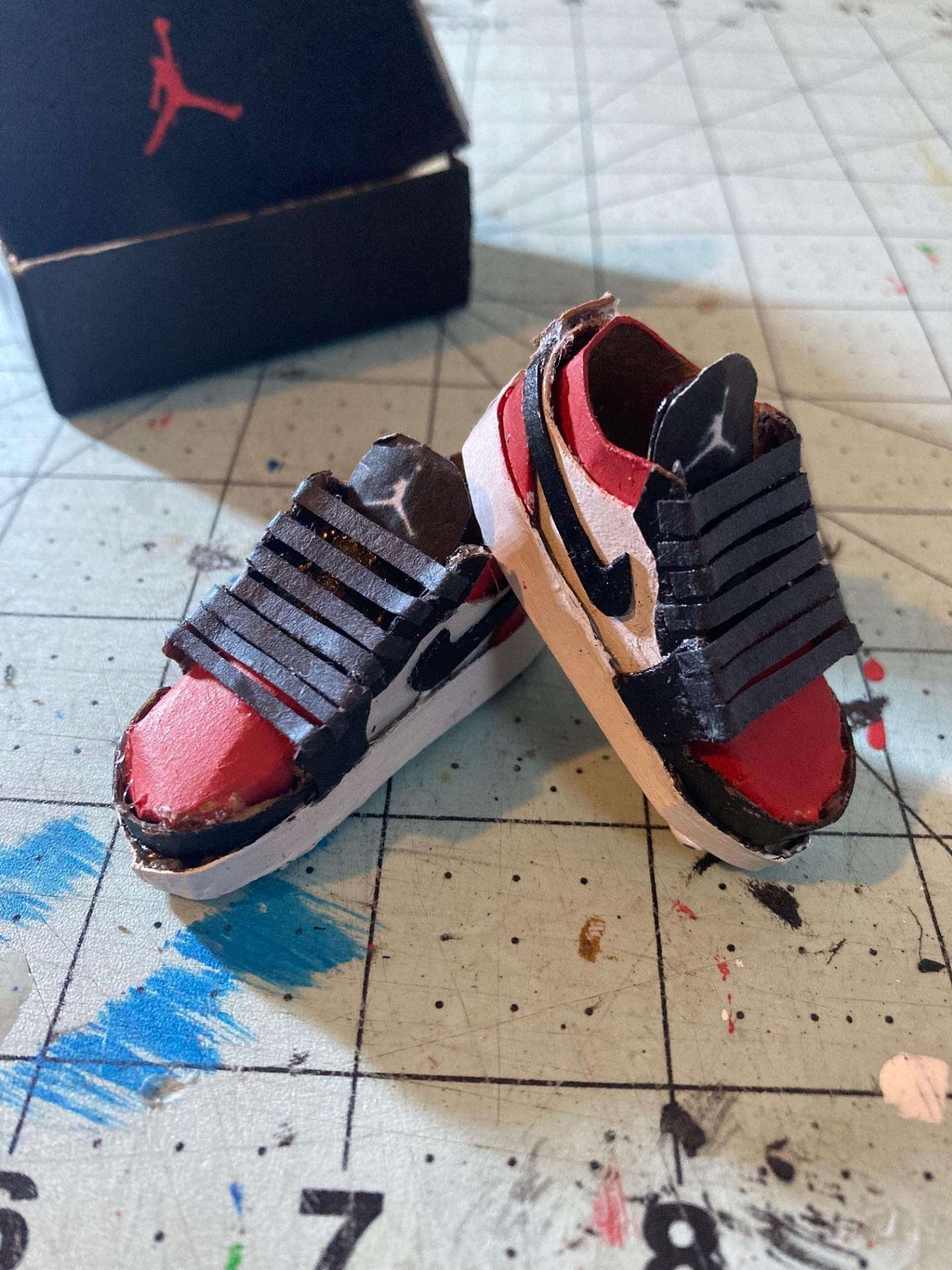 Finger Shoes: Making Mini Air Jordan 1 Lows