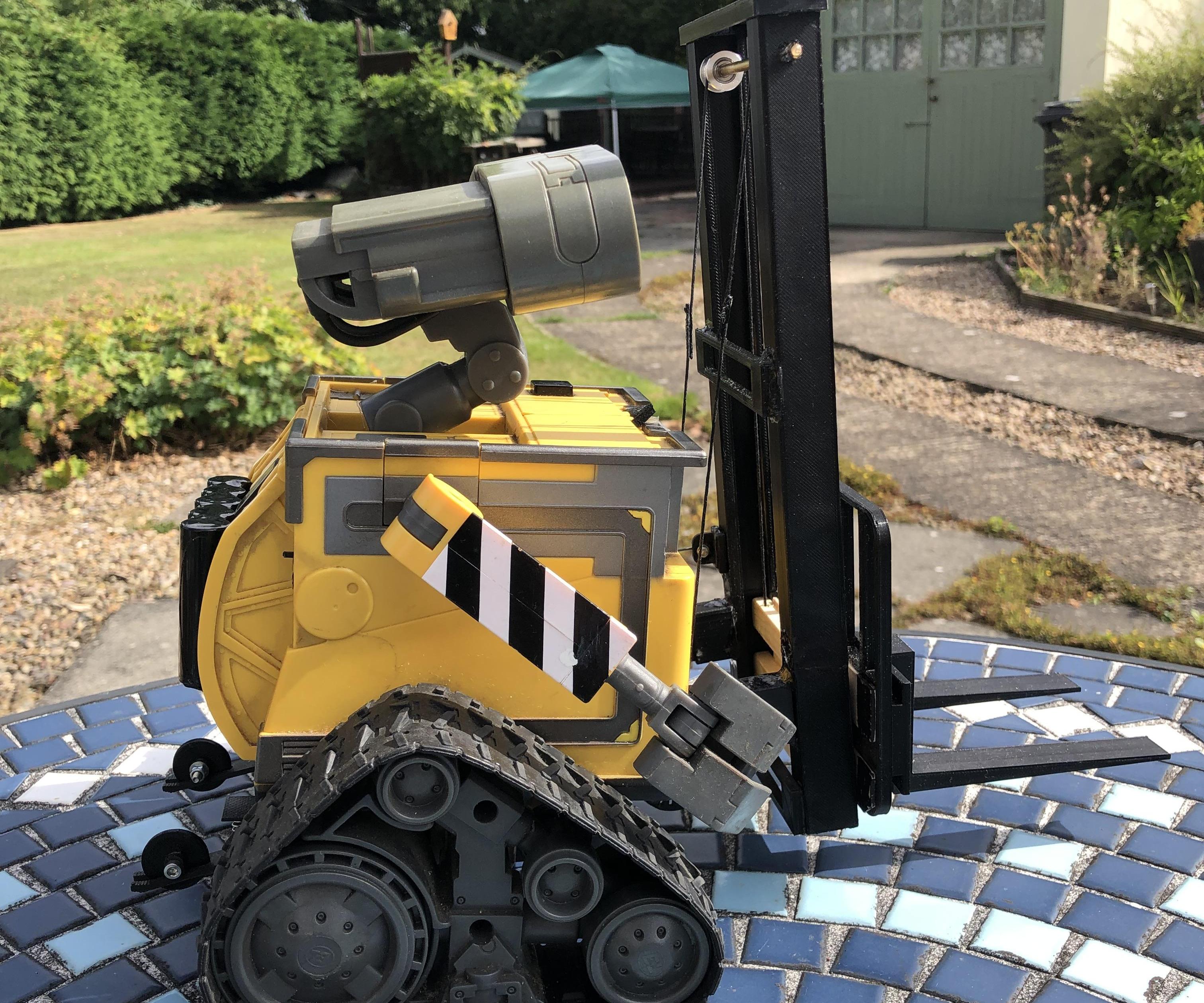 Remote Controlled Wall-e U Command Forklift/Stacker With Fusion 360