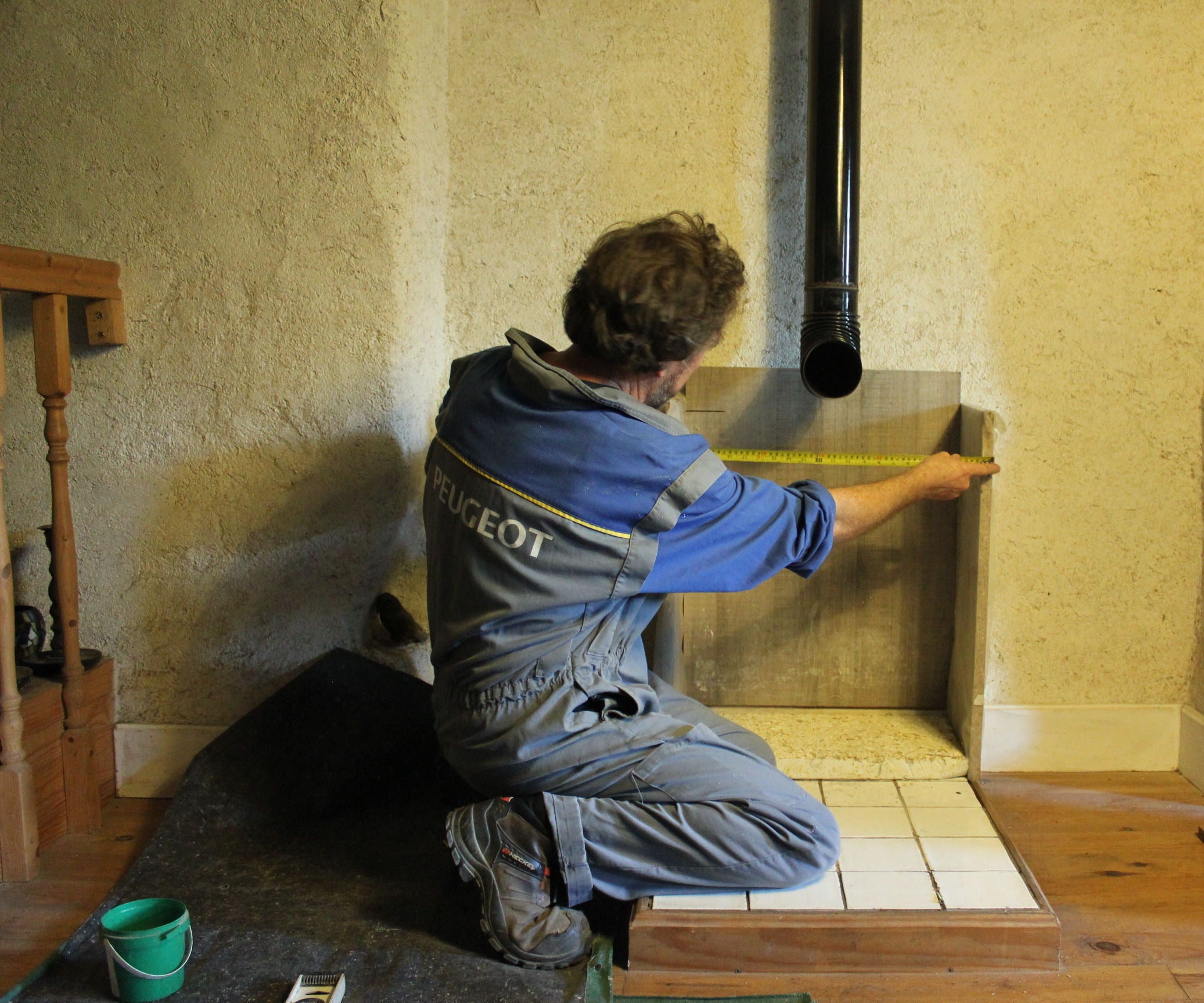 How to Make Your Own Storage Heater From Strawcrete and Stone - Part 3 the Wall. Brico Ecolo Radiateur - 3. Bricolaje Calentador Ecológico - 3. 