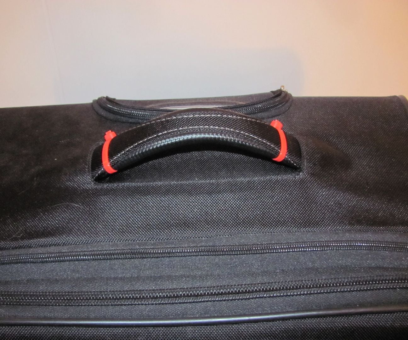 Use Zip Ties to Identify Luggage
