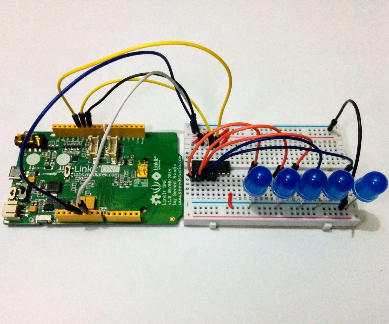 LinkIt One - Shift Register 