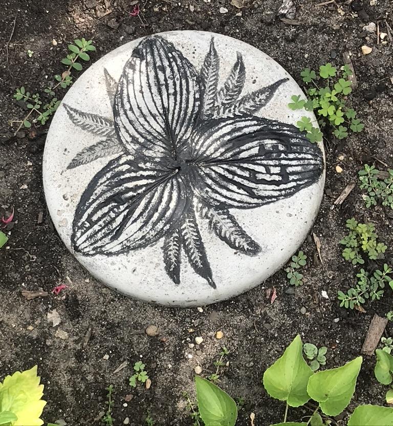 Leaf Motif Garden Stepping Stone