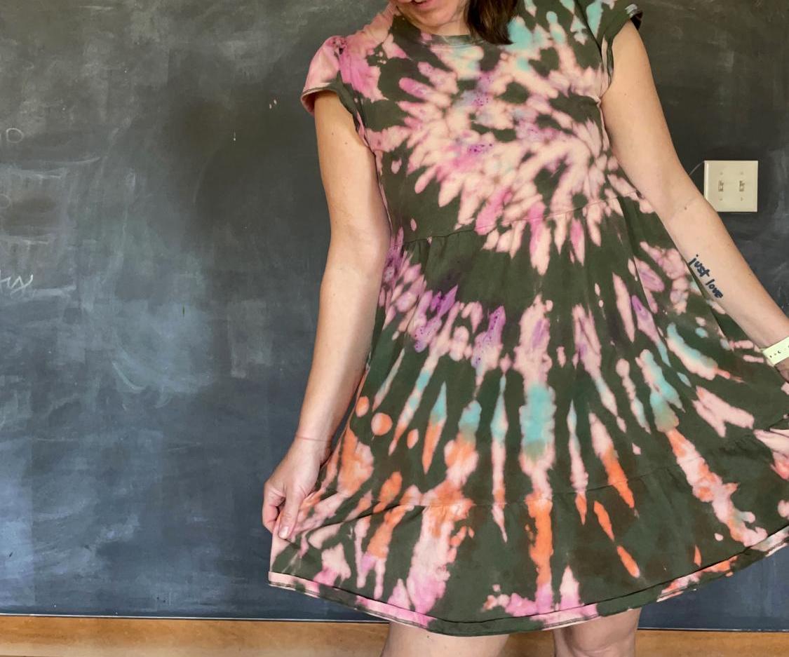 How to Bleach Tie-Dye a Sundress