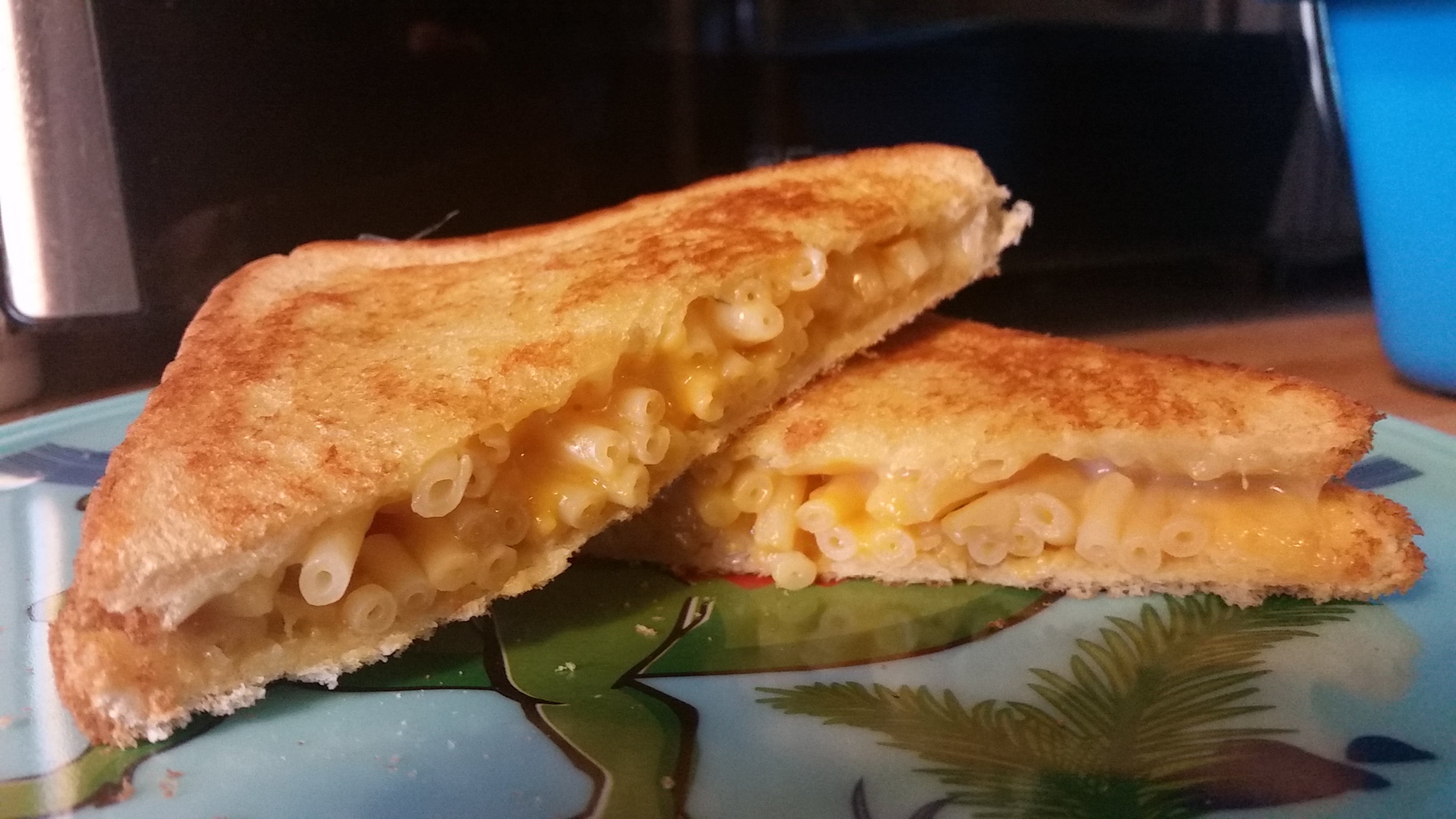 Grilled Mac N Cheese Sandwich