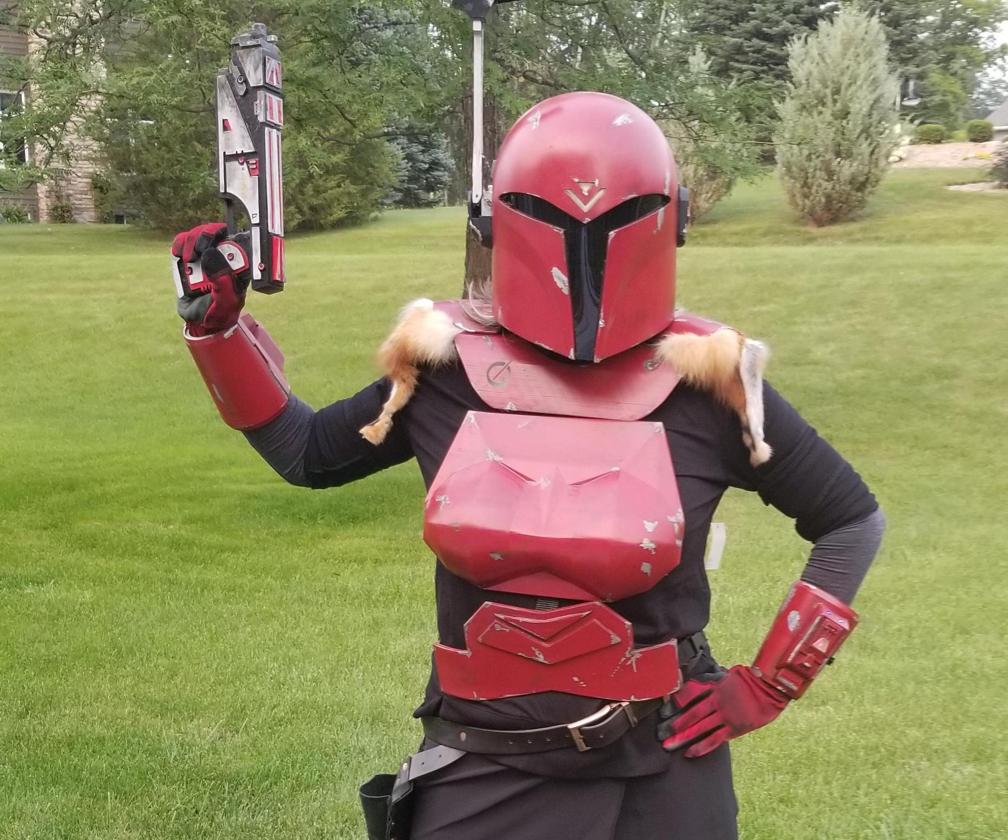 Mandalorian Costume (Female) With Active Reticle!