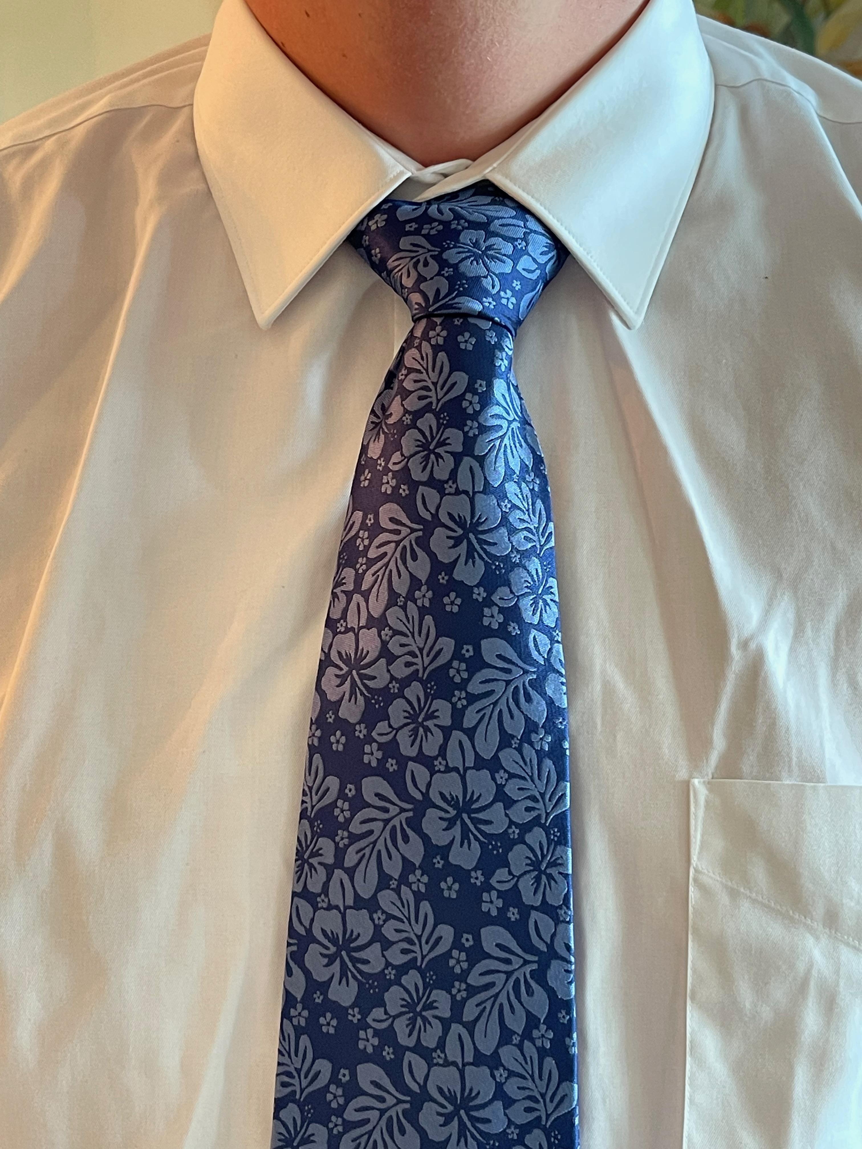 How to Tie a Neck Tie in a Full Windsor Knot