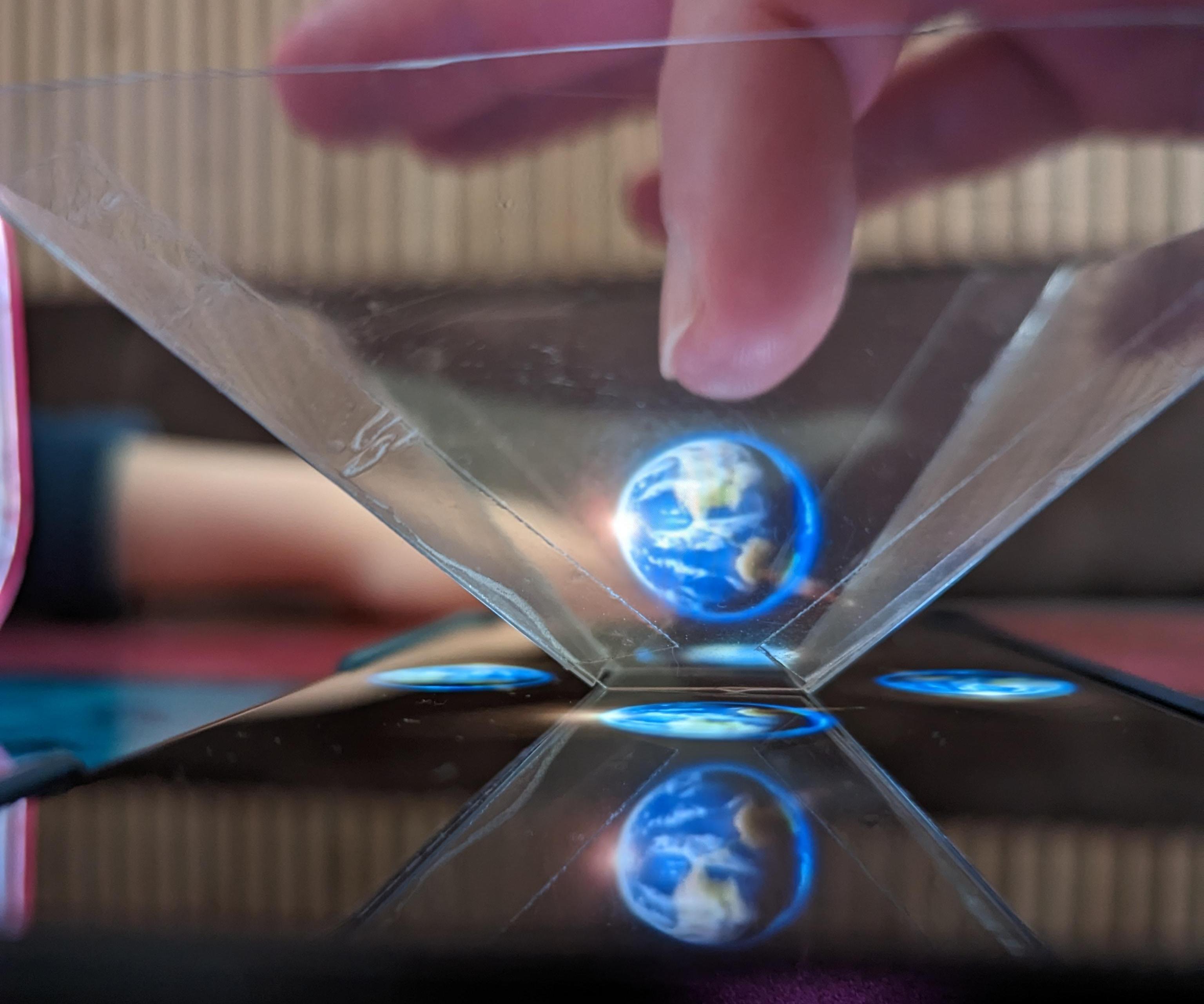 Build Your Own Smartphone Hologram