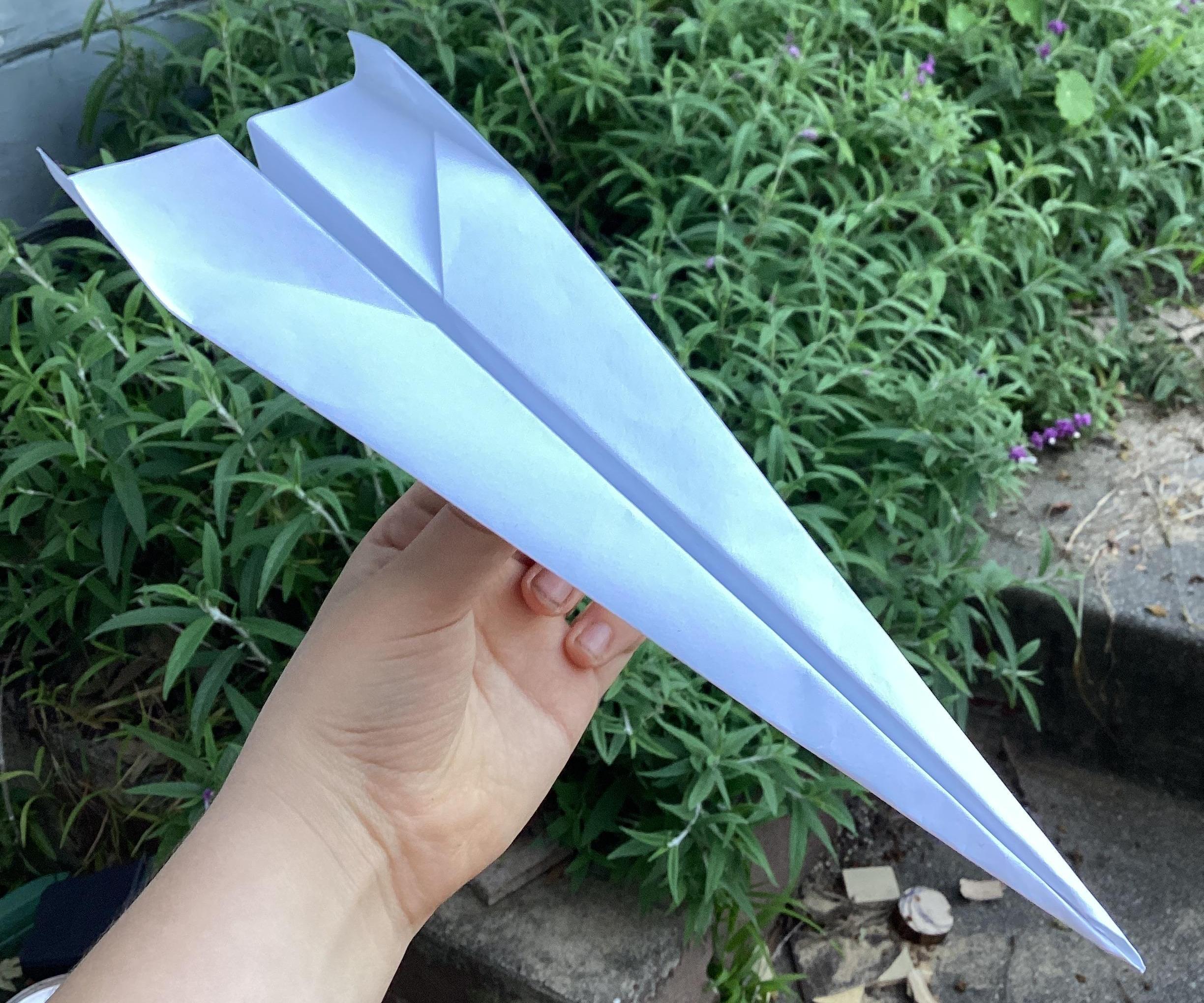 Far-flying Paper Airplane