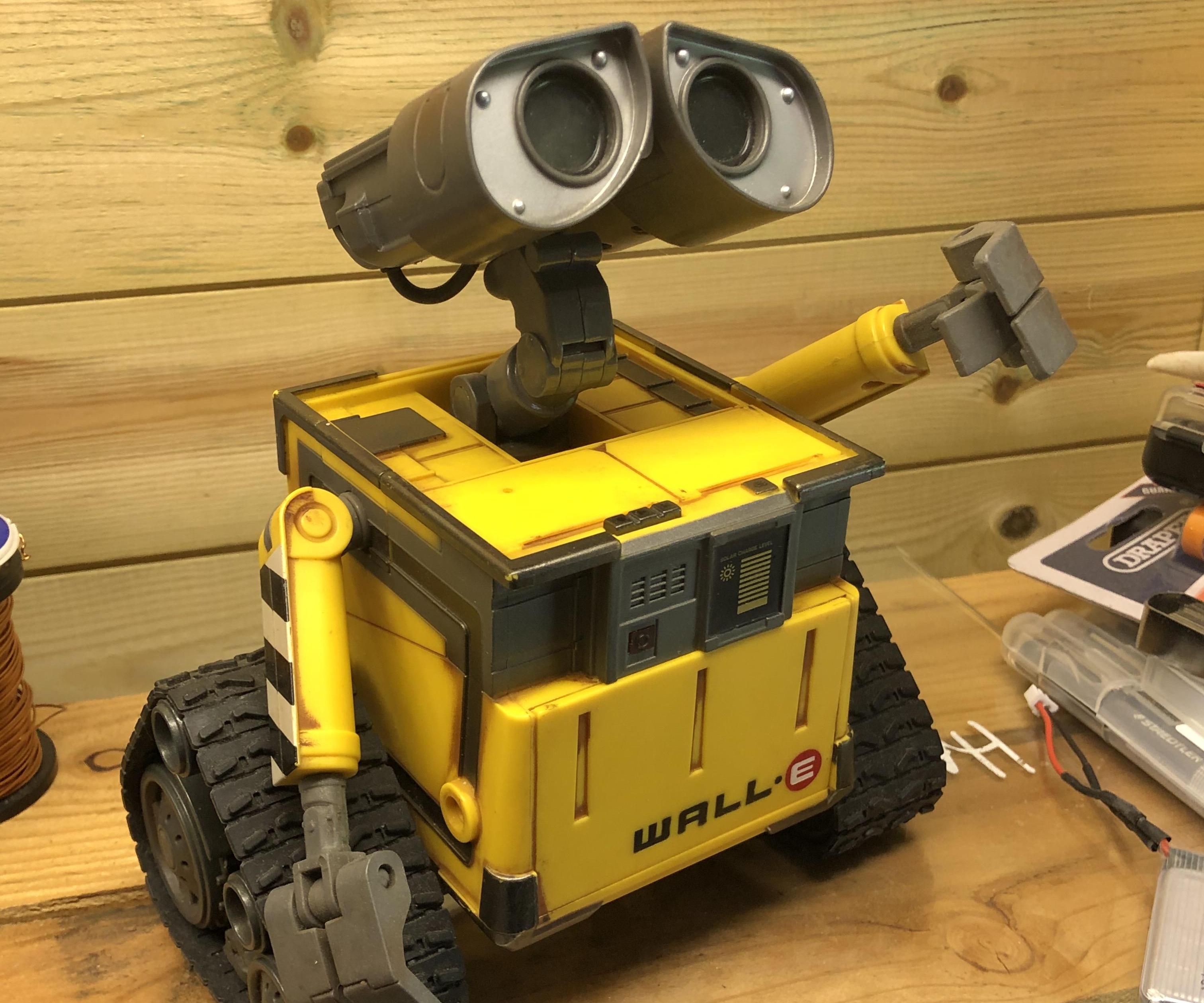 Wall-E Robot Arduino EasyVR3 (Updated) New Video With Voice Commands..Funny!)