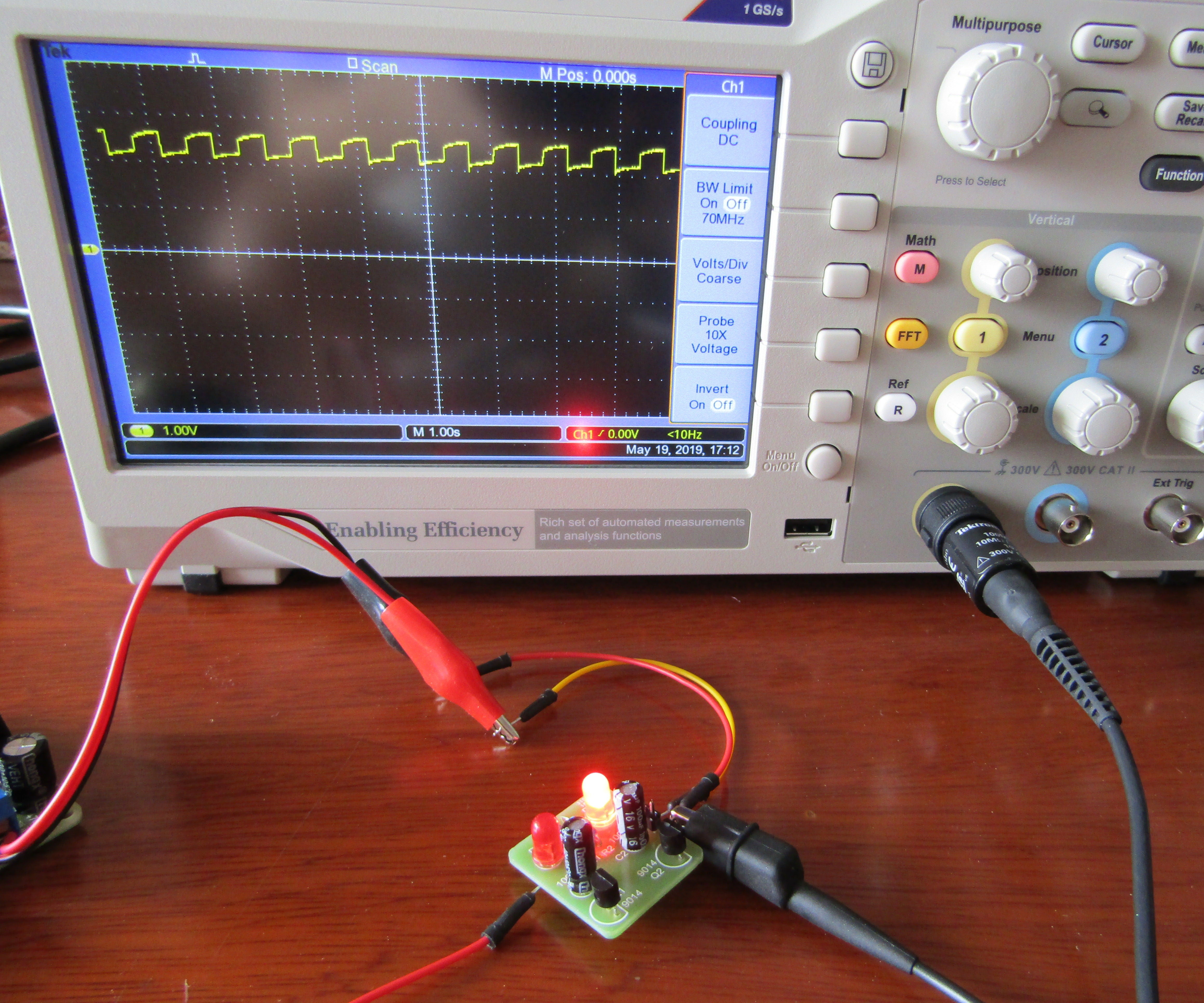 DIY an Astable Multivibrator and Explain How It Works