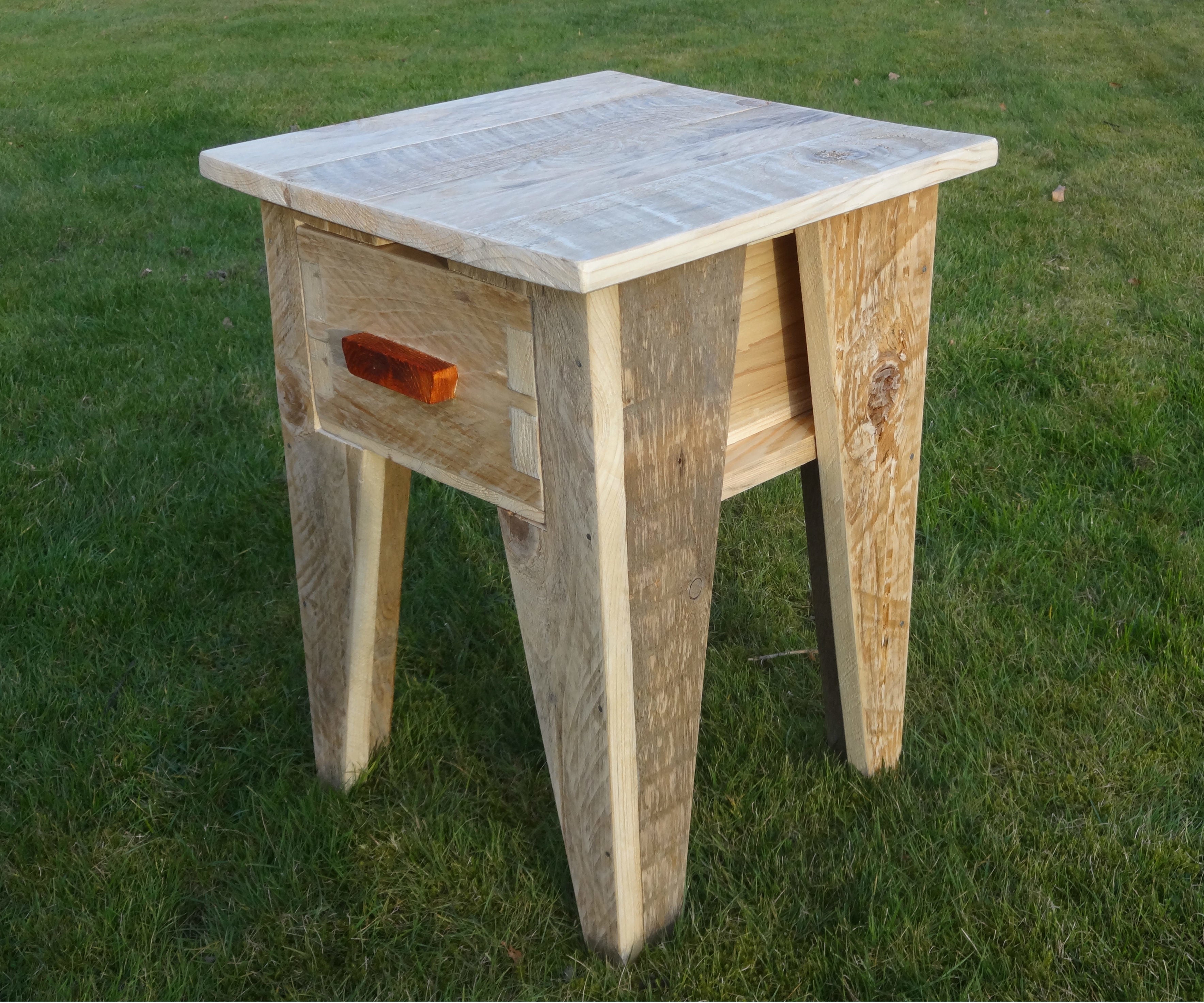 Pallet Wood Nightstand (with Minimal Tools)