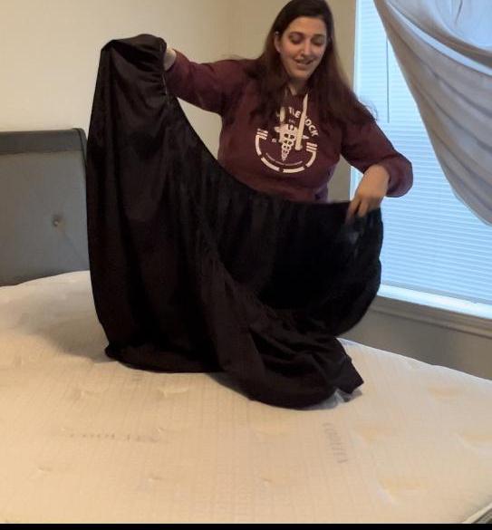 How to Properly Fold a Fitted Sheet