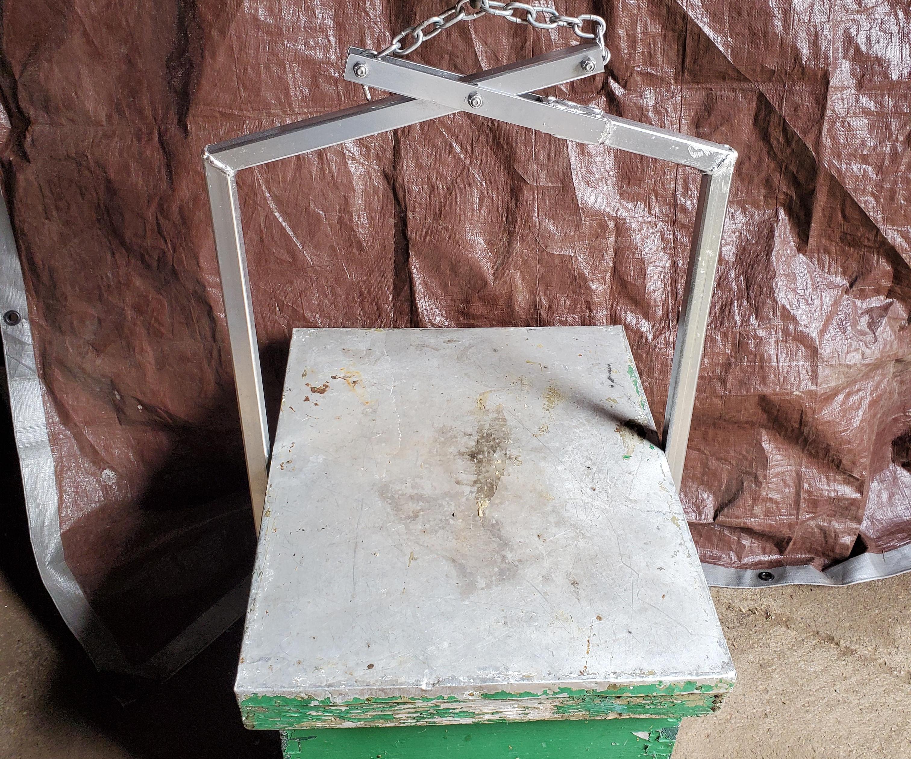 Hive Lifter Tongs