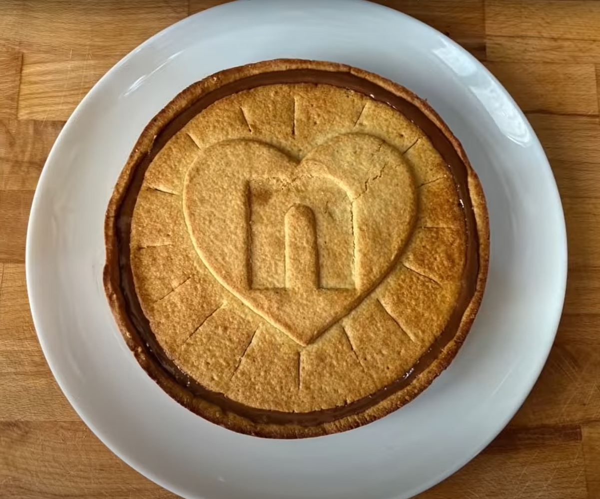 Giant Nutella Biscuit Pie