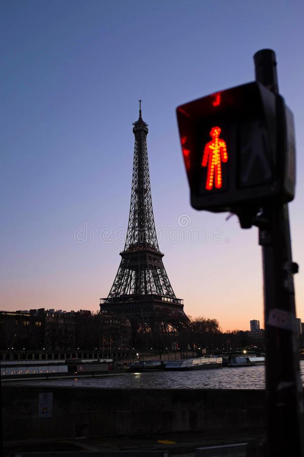 Making of a Parisien Walk Don't Walk Sign Cycle Through Red Man Green Man Using an Arduino Uno