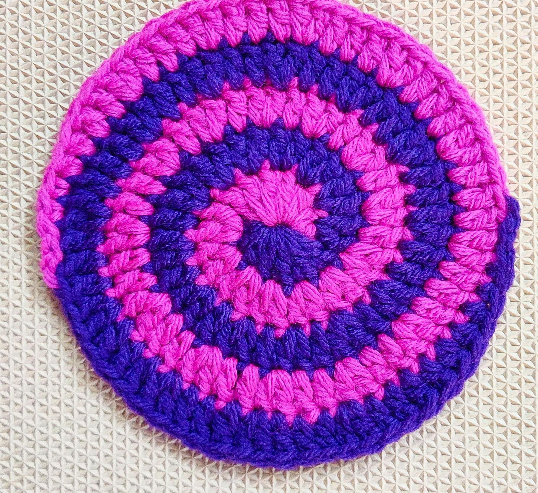 How to Make a Solid Two Color Spiral Crochet Circle