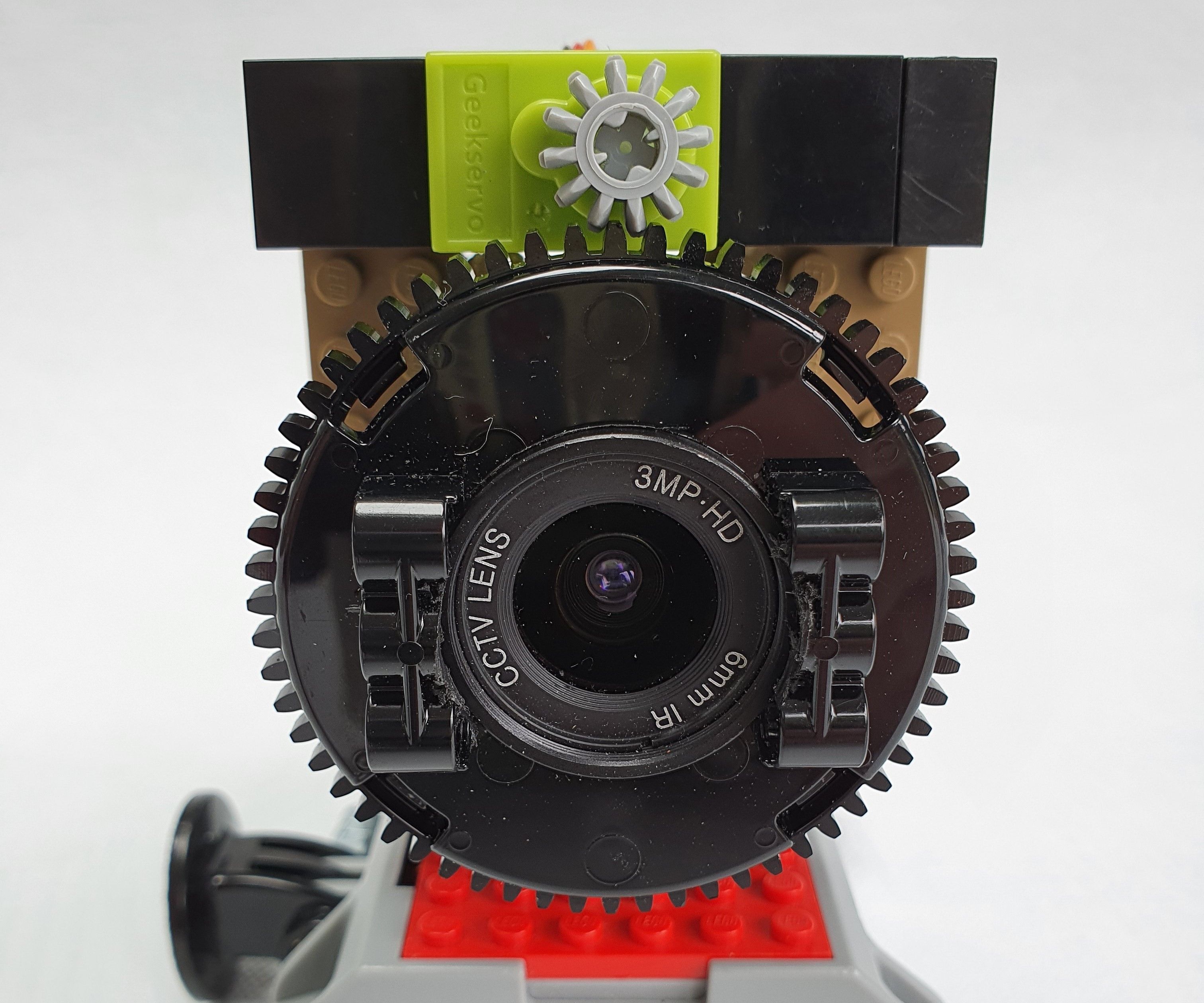 Focus the Pi High Quality Camera With Lego and a Servo