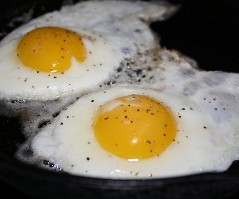 How to Fry a Hard Egg Without Getting the Outside Crunchy