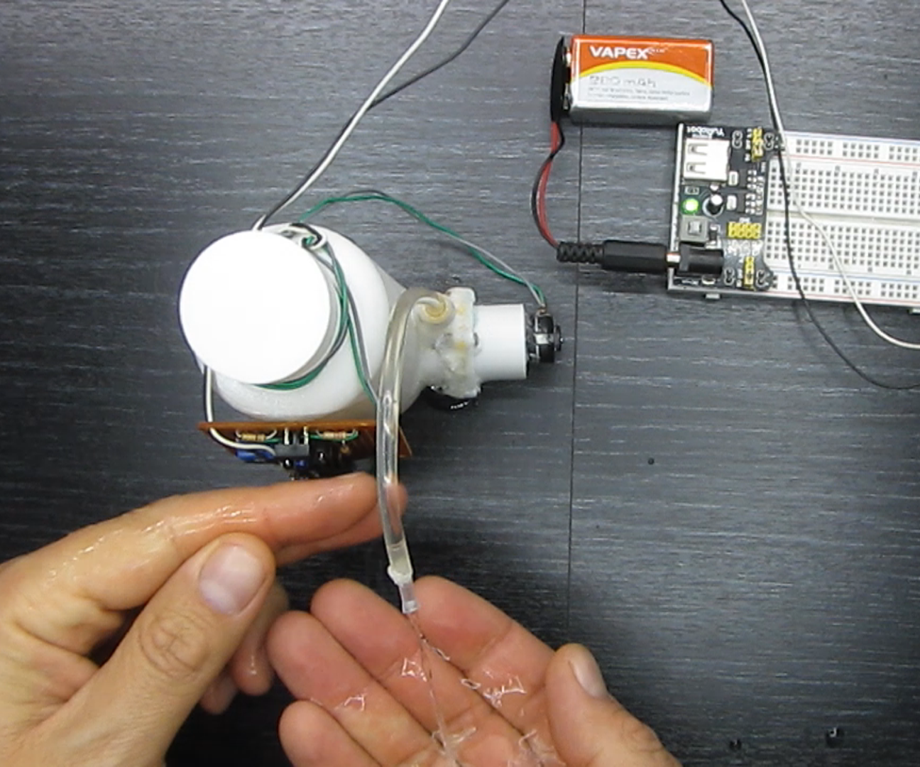Automatic Alcohol Dispenser for Hands Without Arduino or Microcontrollers
