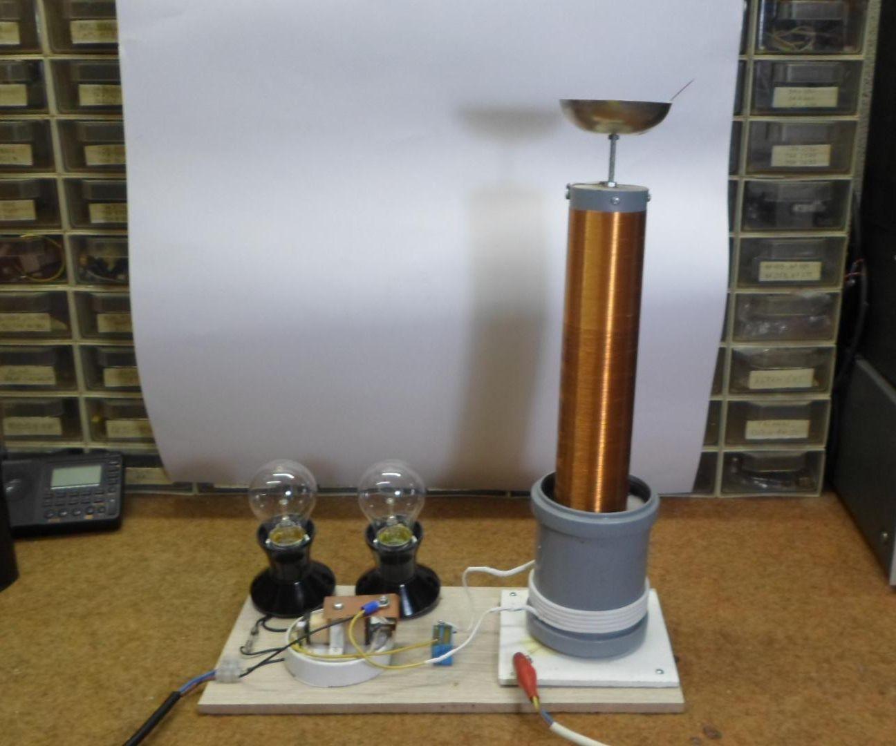 Extremly Simple Tesla Coil With Only 3 Passive Components (8+ Cm Spark)