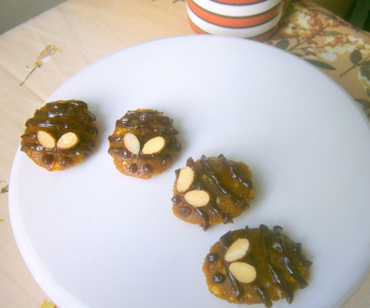 Honey-Bee Crunch Cookies 