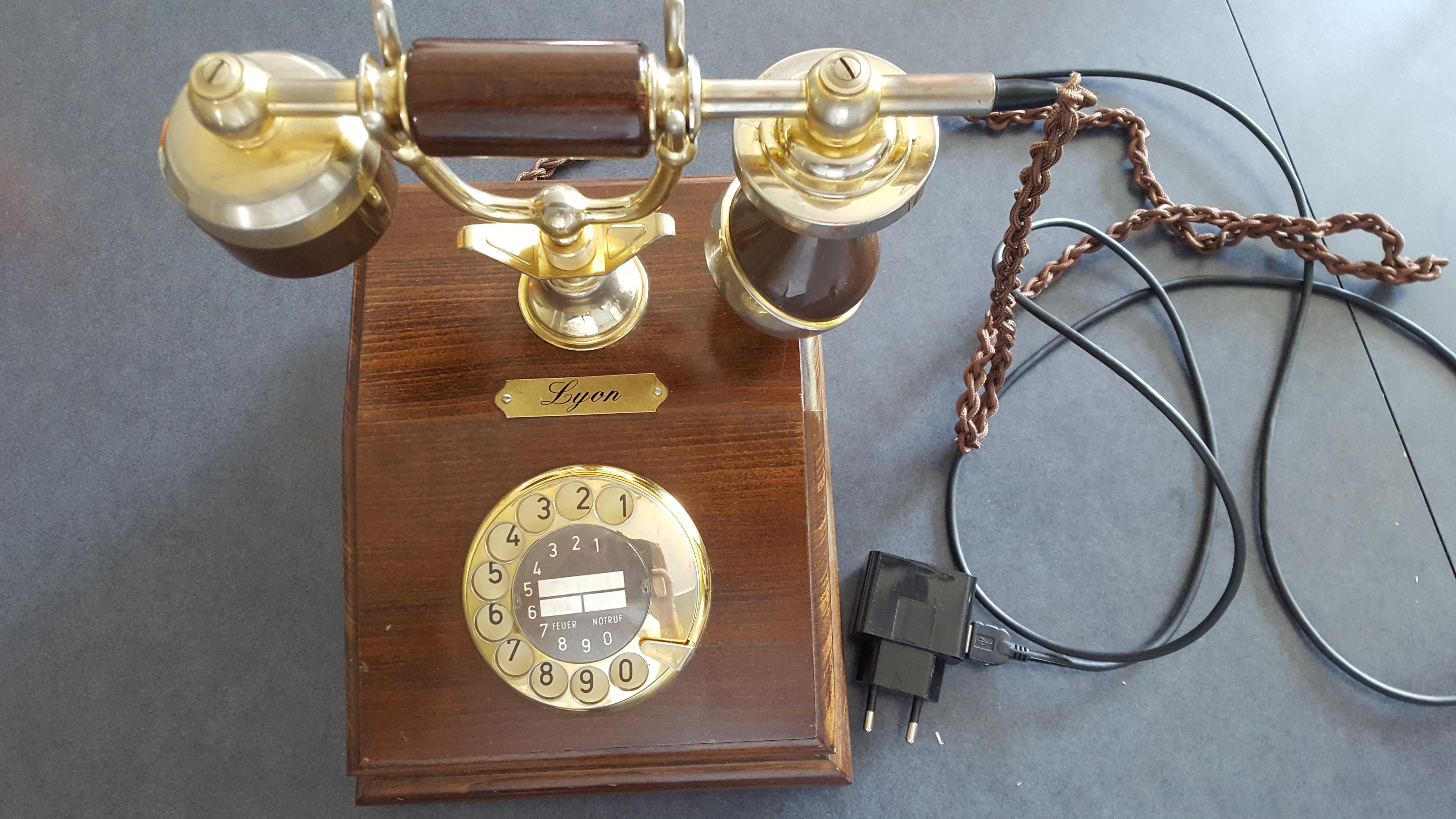 Lyon Retro Telephone With Dial Plate Convert to DECT Telephone Using Arduino and an Old DECT Phone