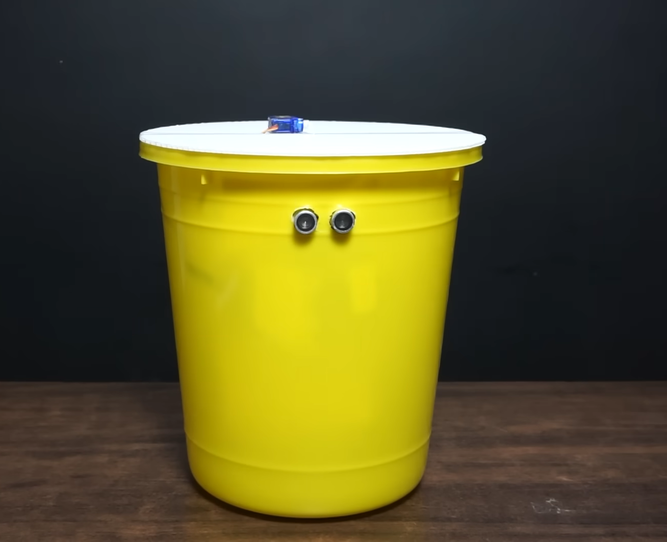 Arduino-Powered Touch-Free Trash Can