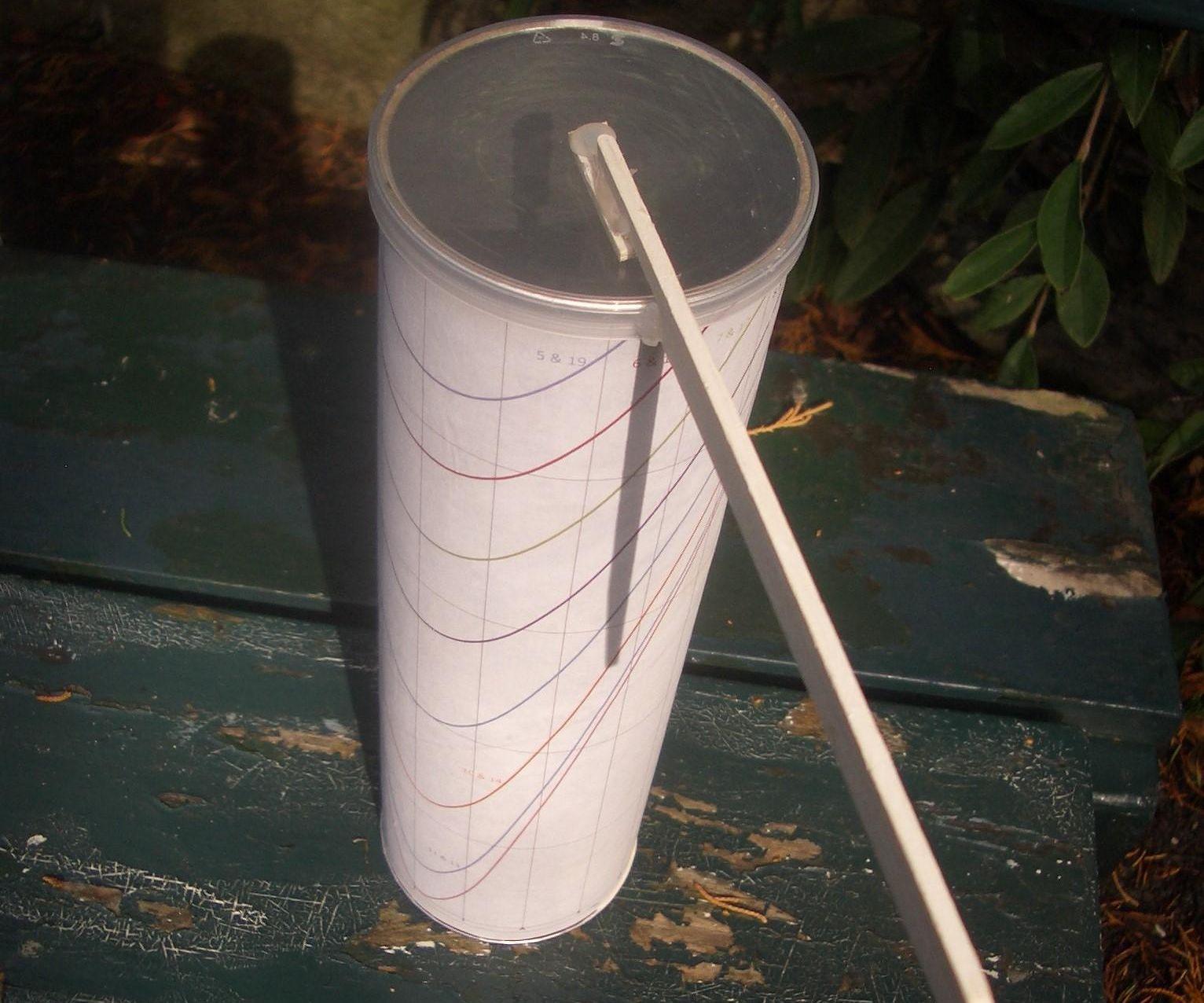 Portable Sundial From a Pringles Tub