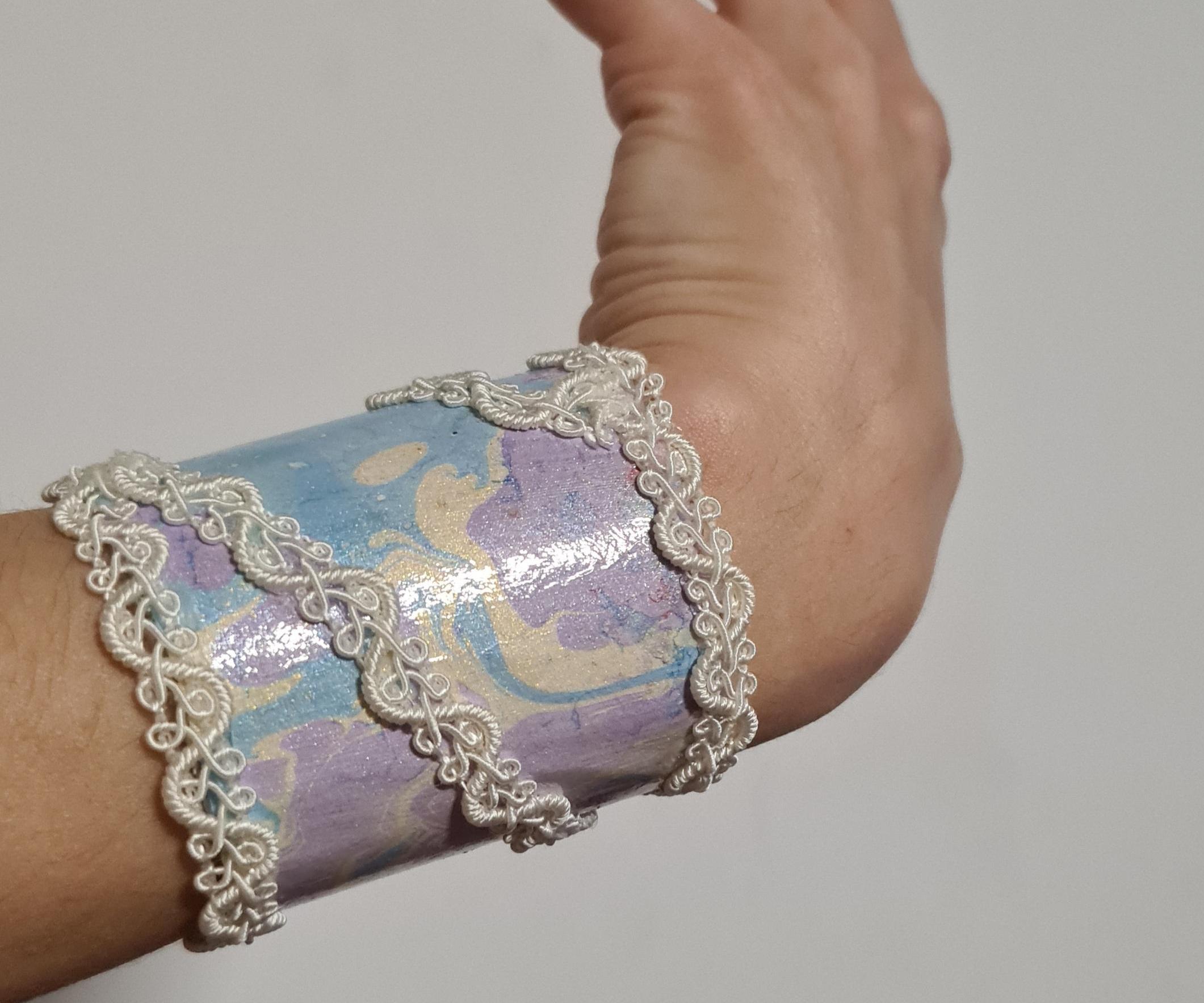 Marbled Bracelets Made of Recycled Cardboard Rolls