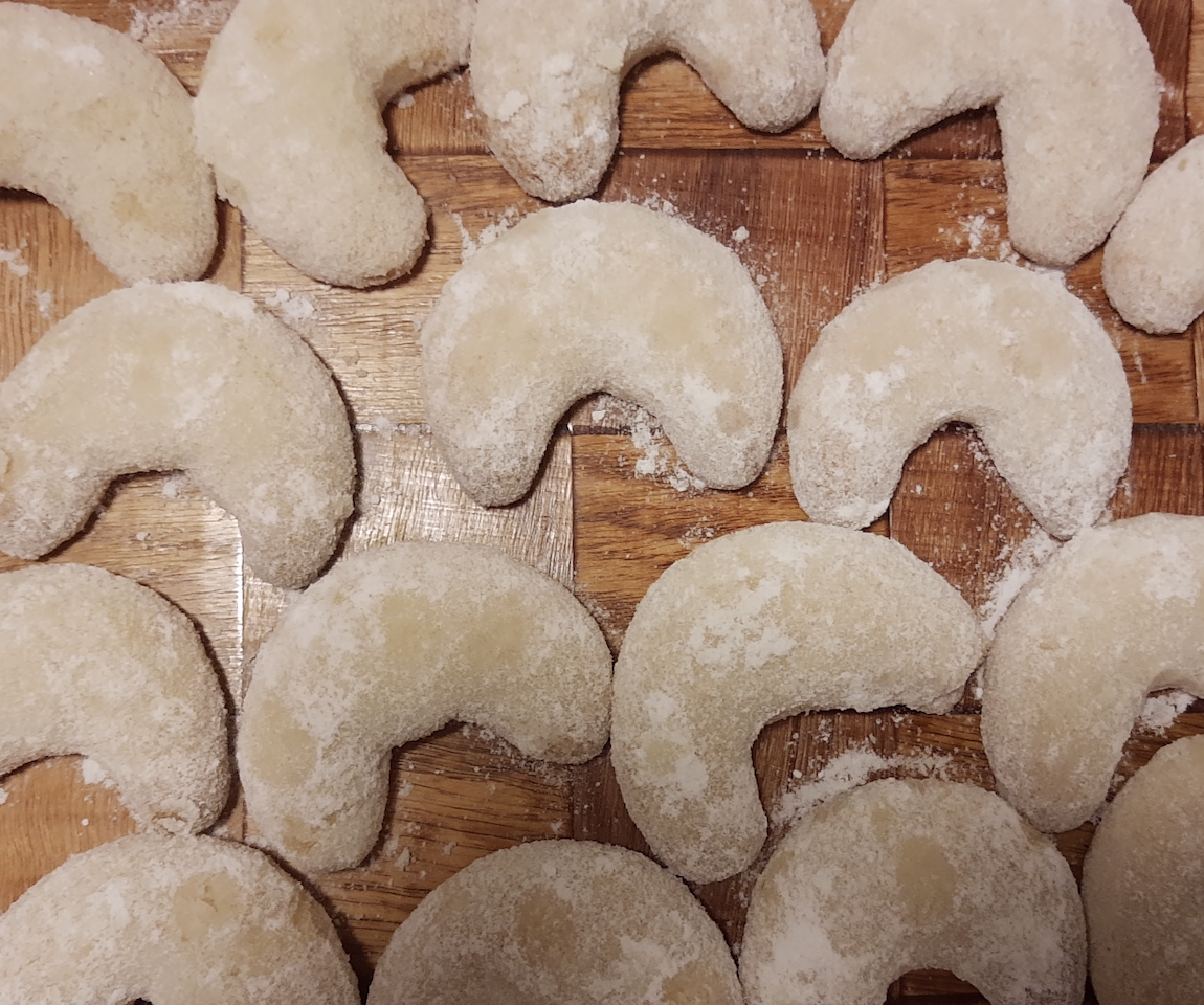 Crumbly Walnut Crescents!