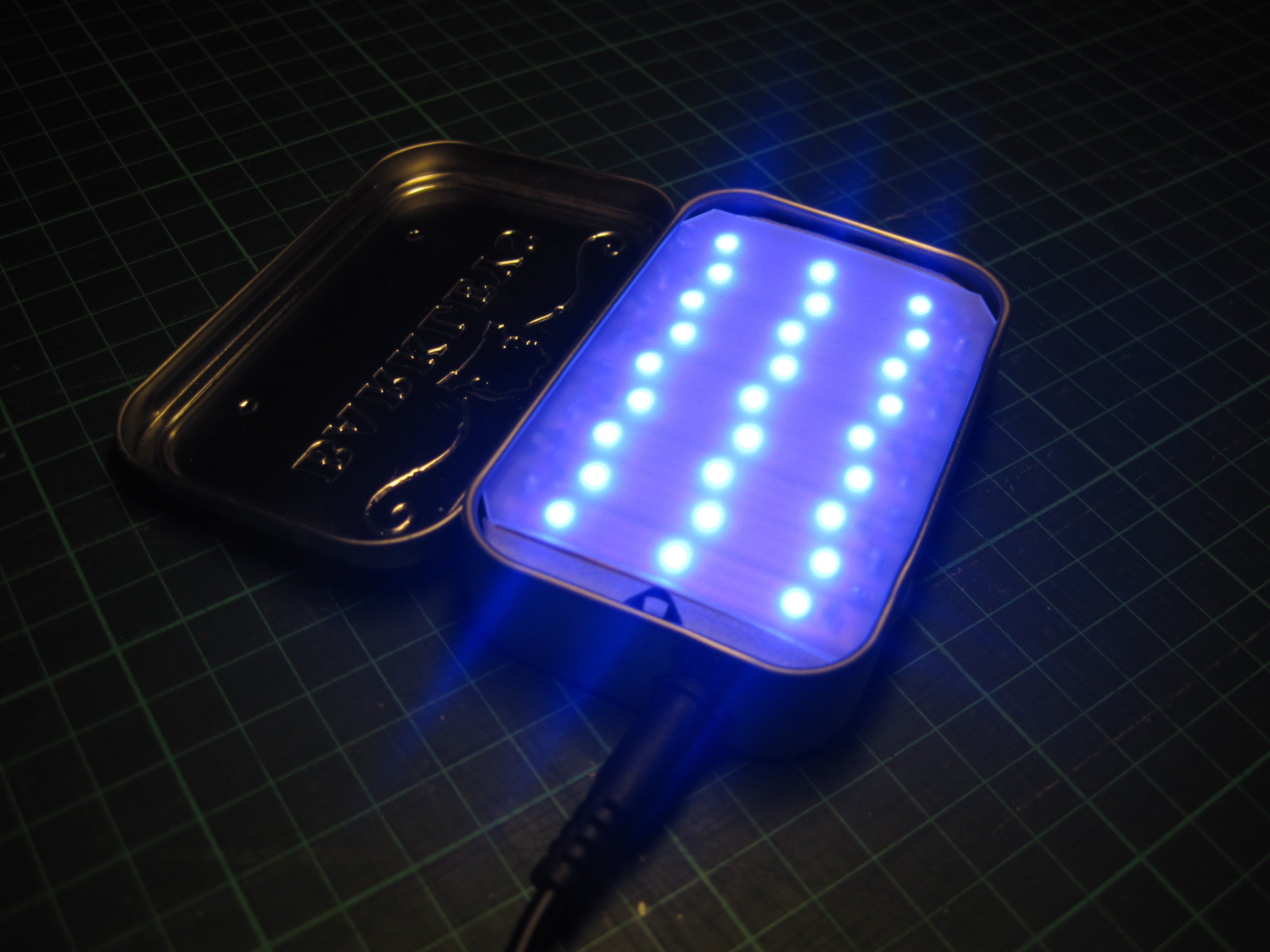 Blue LED Light Box in an Altoids(-like) Tin