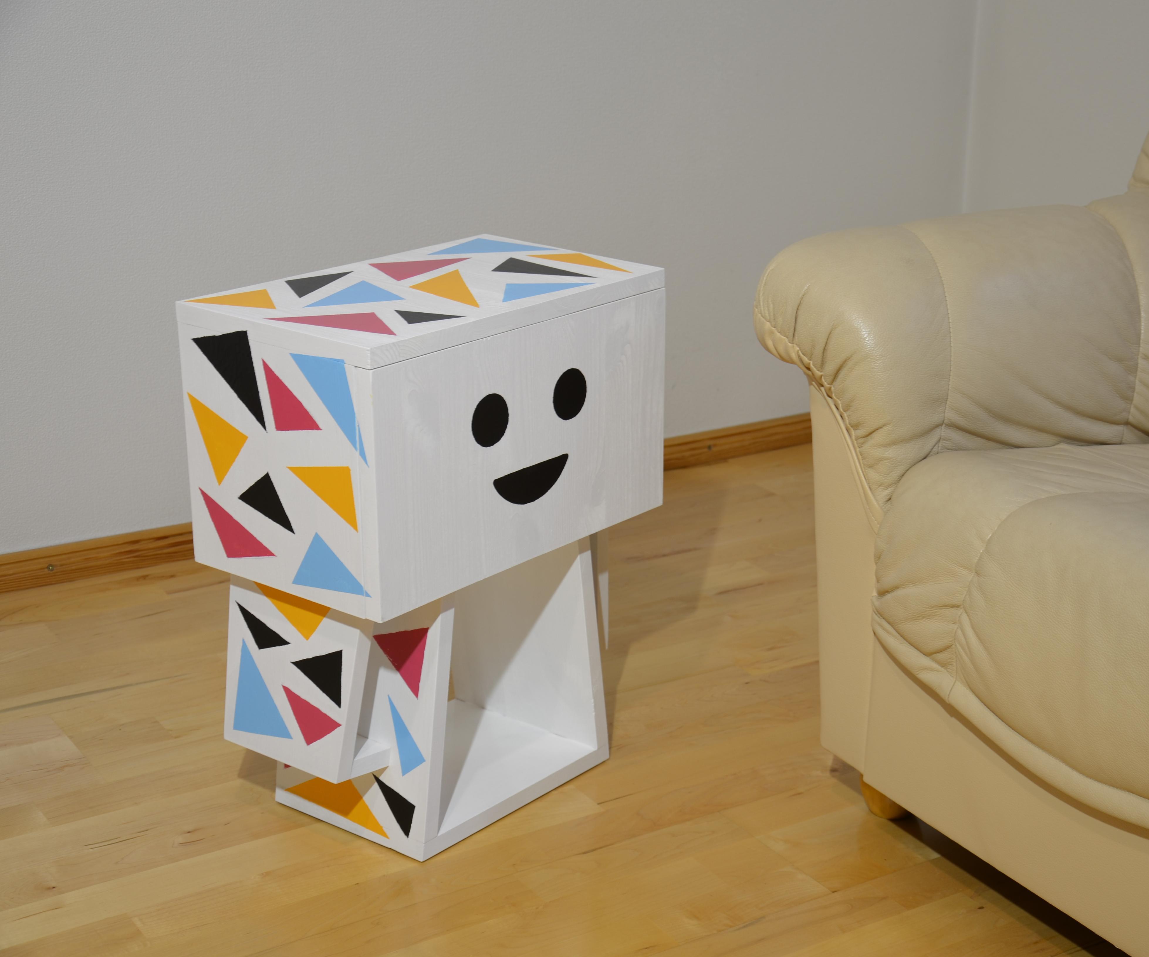 Cardboard Box Woman  - a Side Table Inspired by Danbo Photos