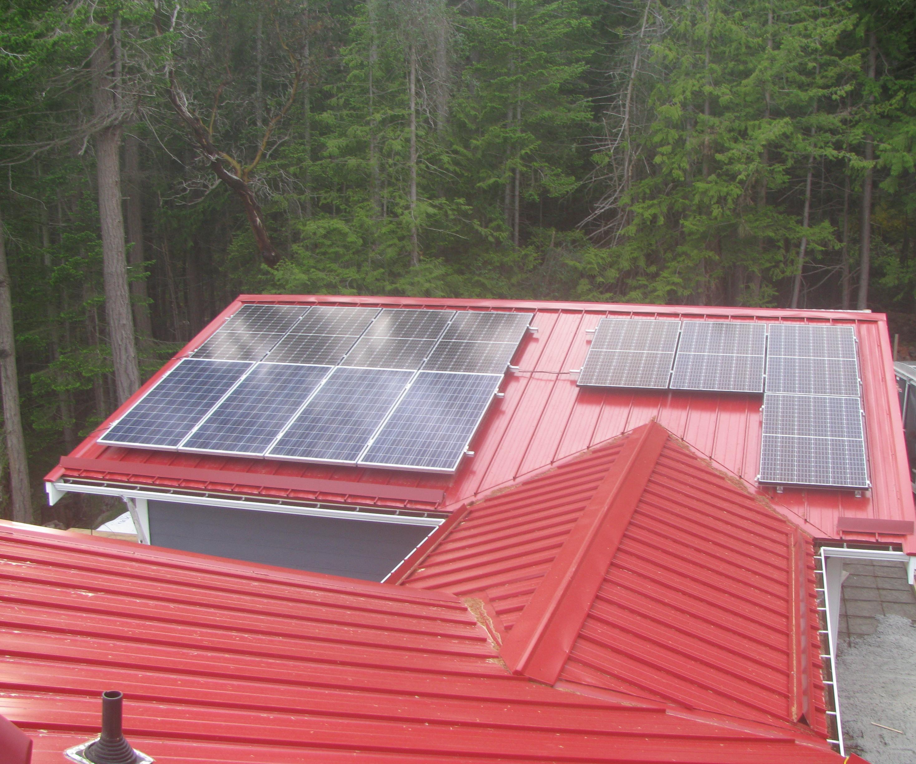 Rooftop Grid-tied Solar Panels With Microinverters